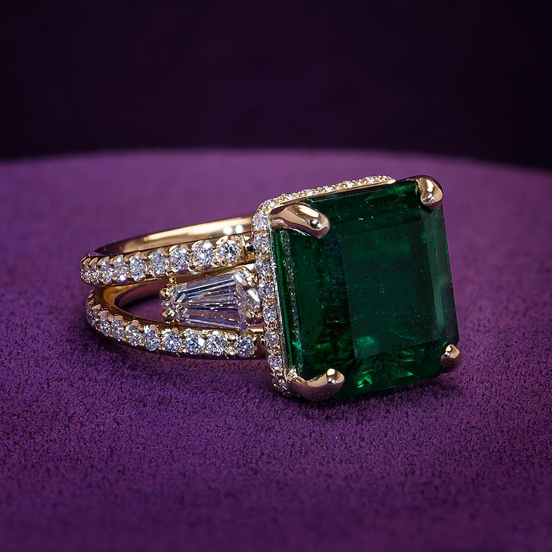 8.94cts Zambian Emerald Ring In New Condition For Sale In Montréal, CA