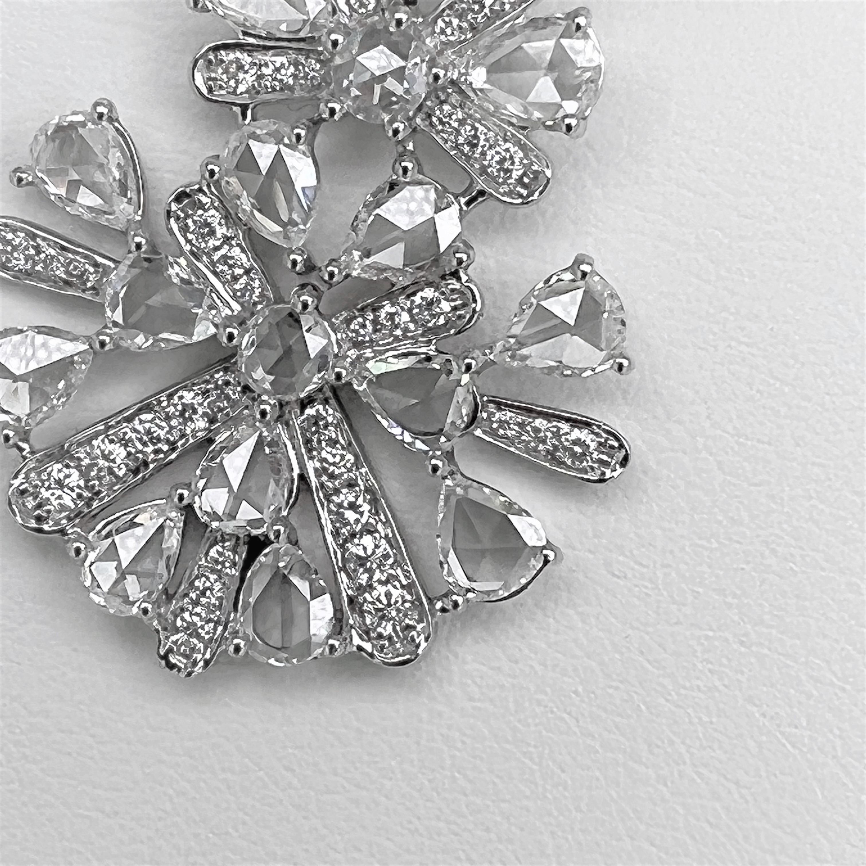 8.95 Carat Diamond Snowflake Dangling Earrings on 18 Karat White Gold In New Condition For Sale In Wan Chai District, HK