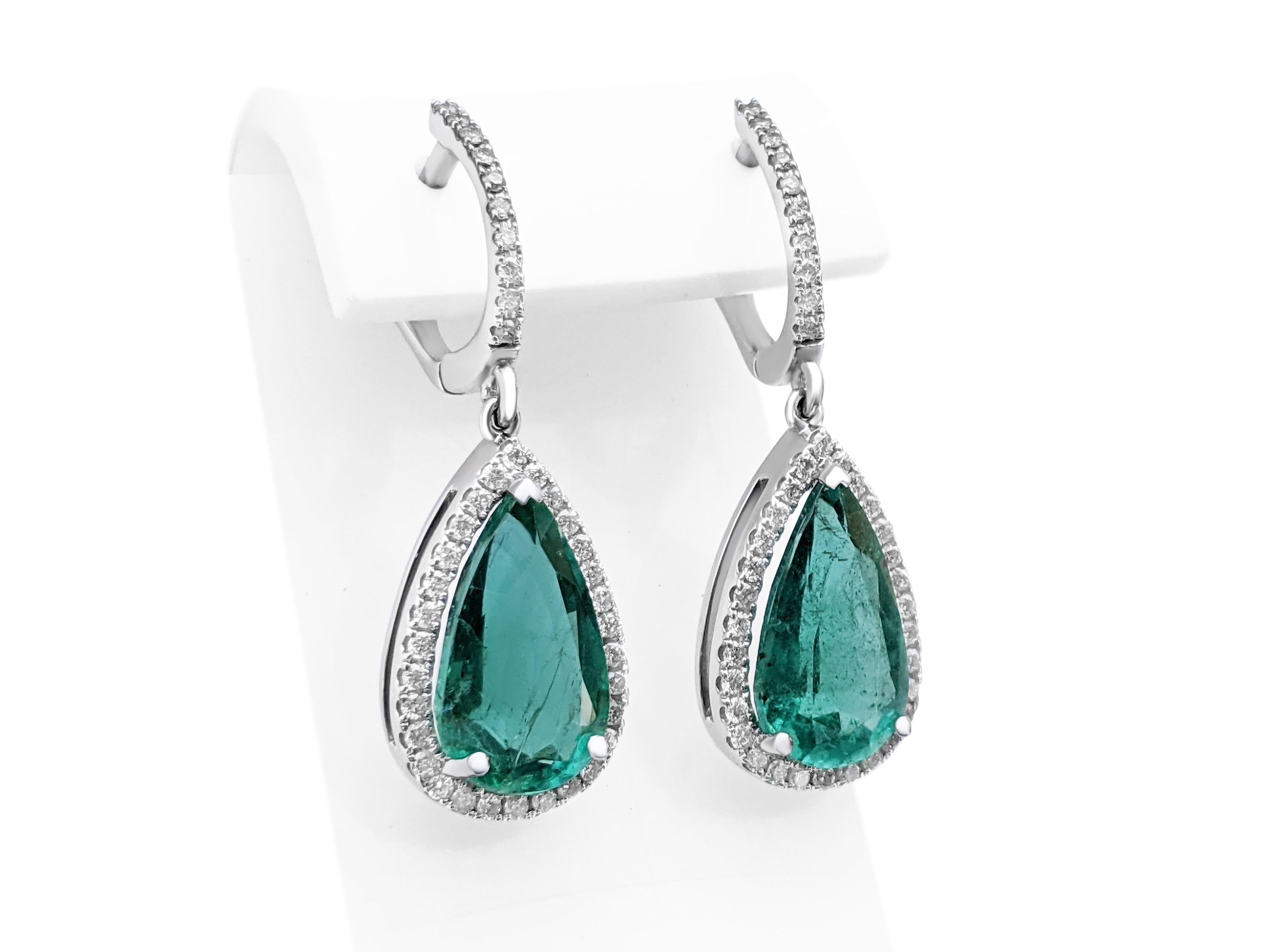 8.95 Carat Emerald and 0.75 Ct Diamonds, 18 Kt. White Gold, Earrings In New Condition In Ramat Gan, IL