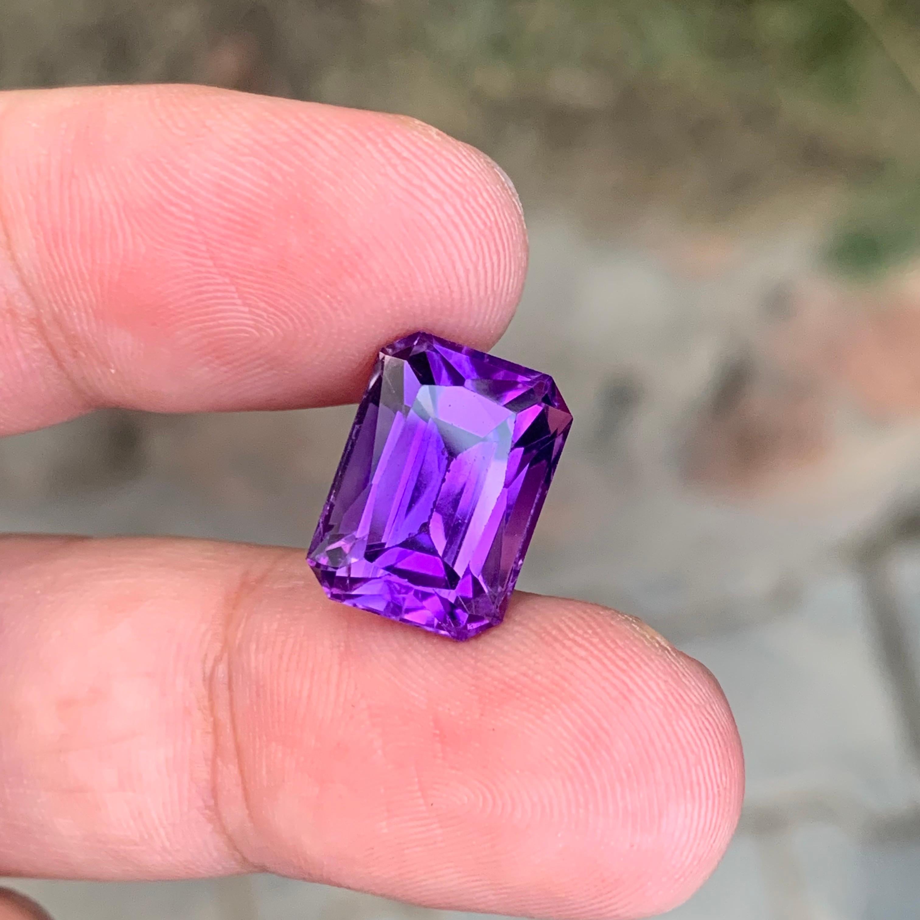 8,95 Karat natürlicher loser Amethyst Smaragd Form Edelstein aus Brasilien Mine im Zustand „Neu“ im Angebot in Peshawar, PK