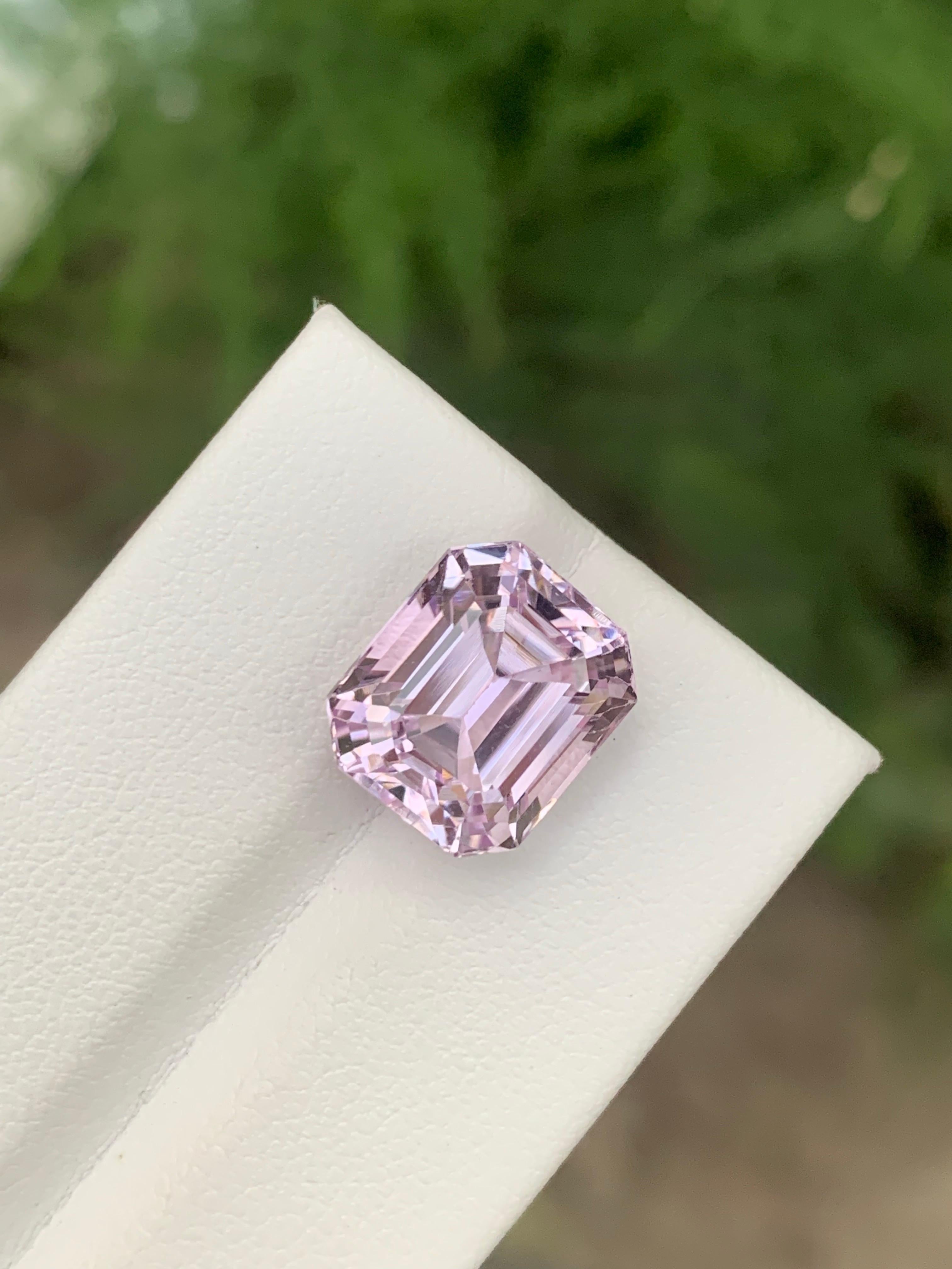 8.95 Carat Natural Loose Kunzite Octagon Shape Gemstone From Afghanistan (Kunzite en vrac en forme d'octogone en Afghanistan) en vente 4