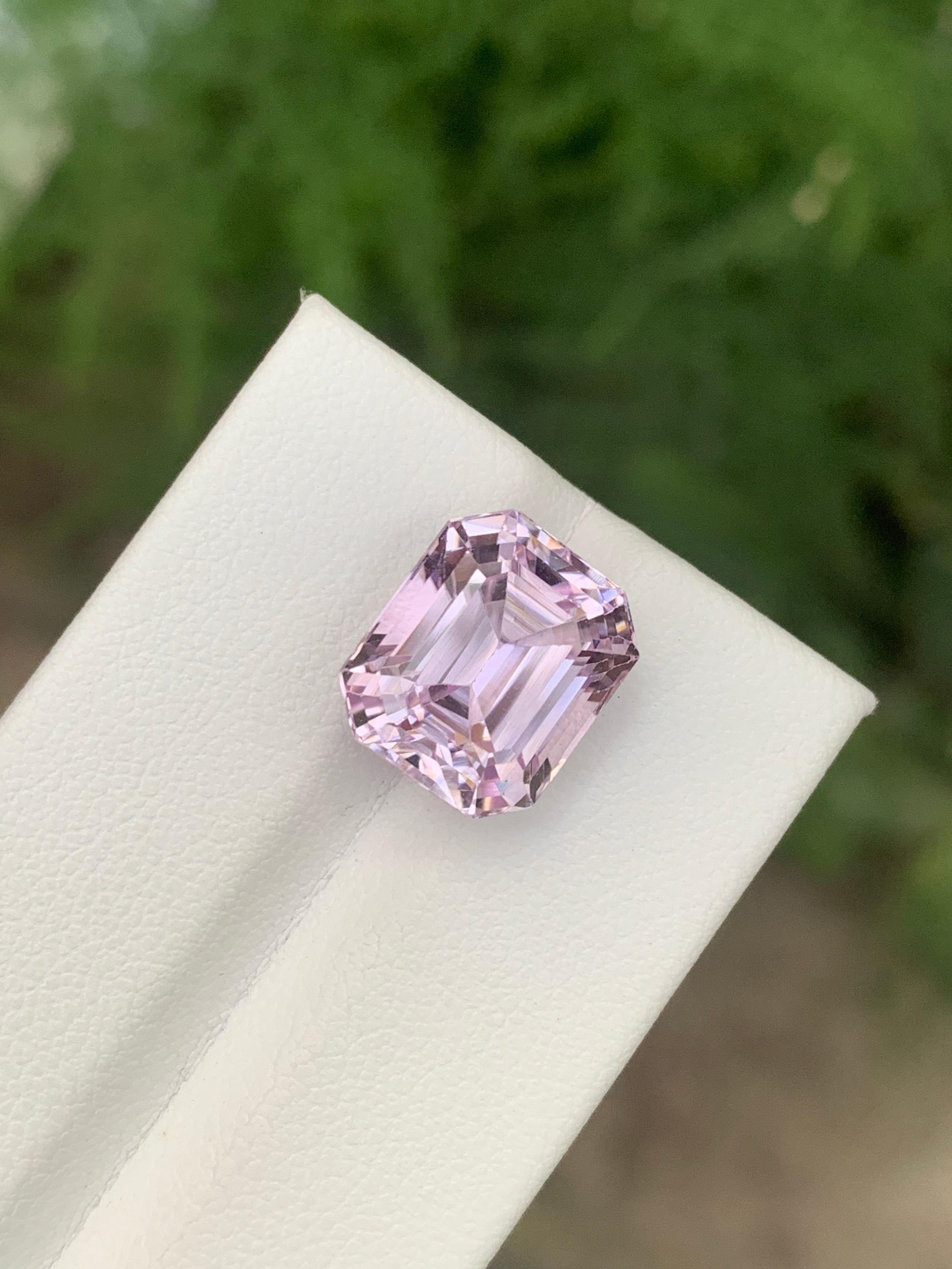 Arts and Crafts 8.95 Carat Natural Loose Kunzite Octagon Shape Gemstone From Afghanistan (Kunzite en vrac en forme d'octogone en Afghanistan) en vente