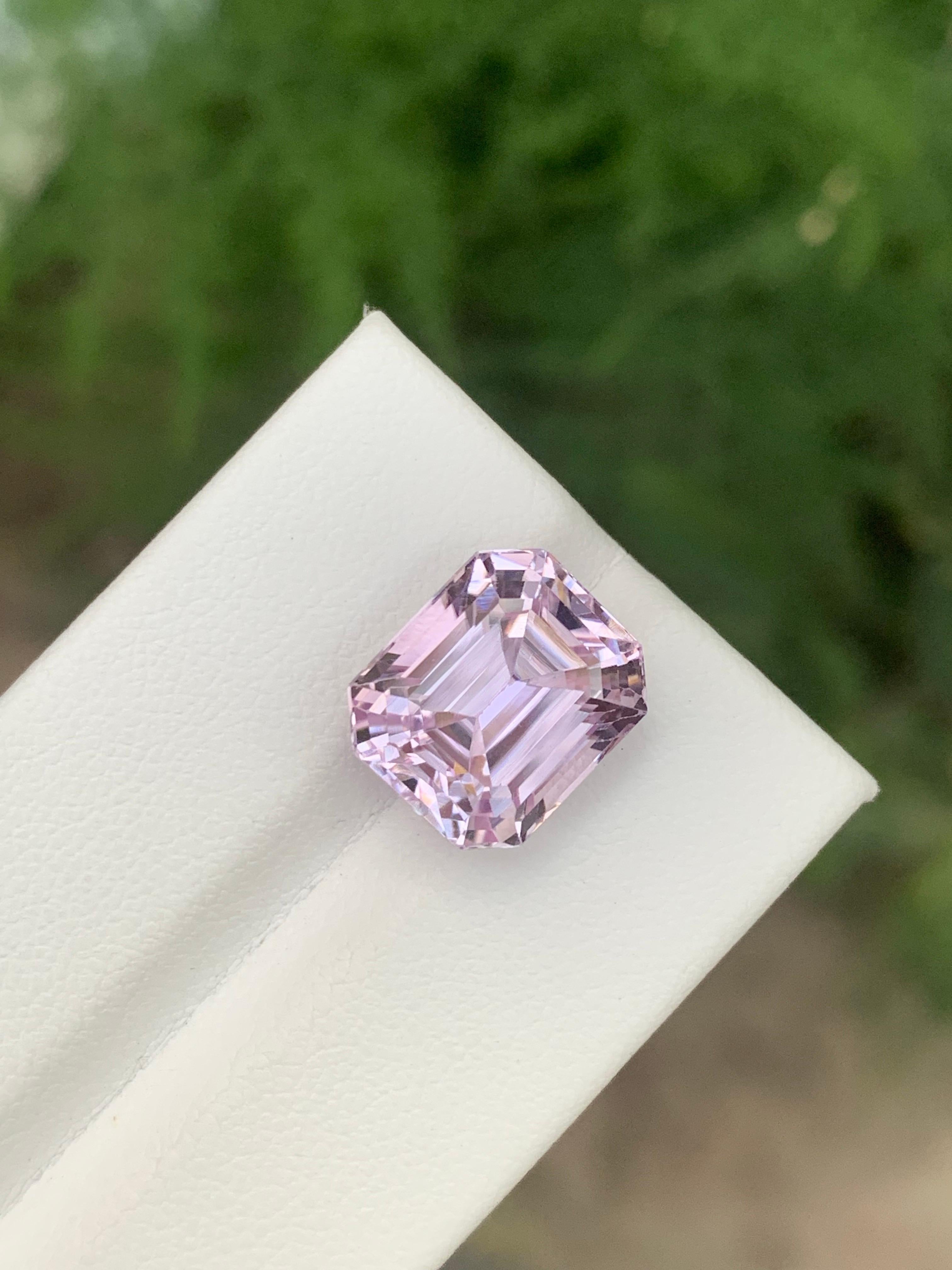 Taille octogone 8.95 Carat Natural Loose Kunzite Octagon Shape Gemstone From Afghanistan (Kunzite en vrac en forme d'octogone en Afghanistan) en vente
