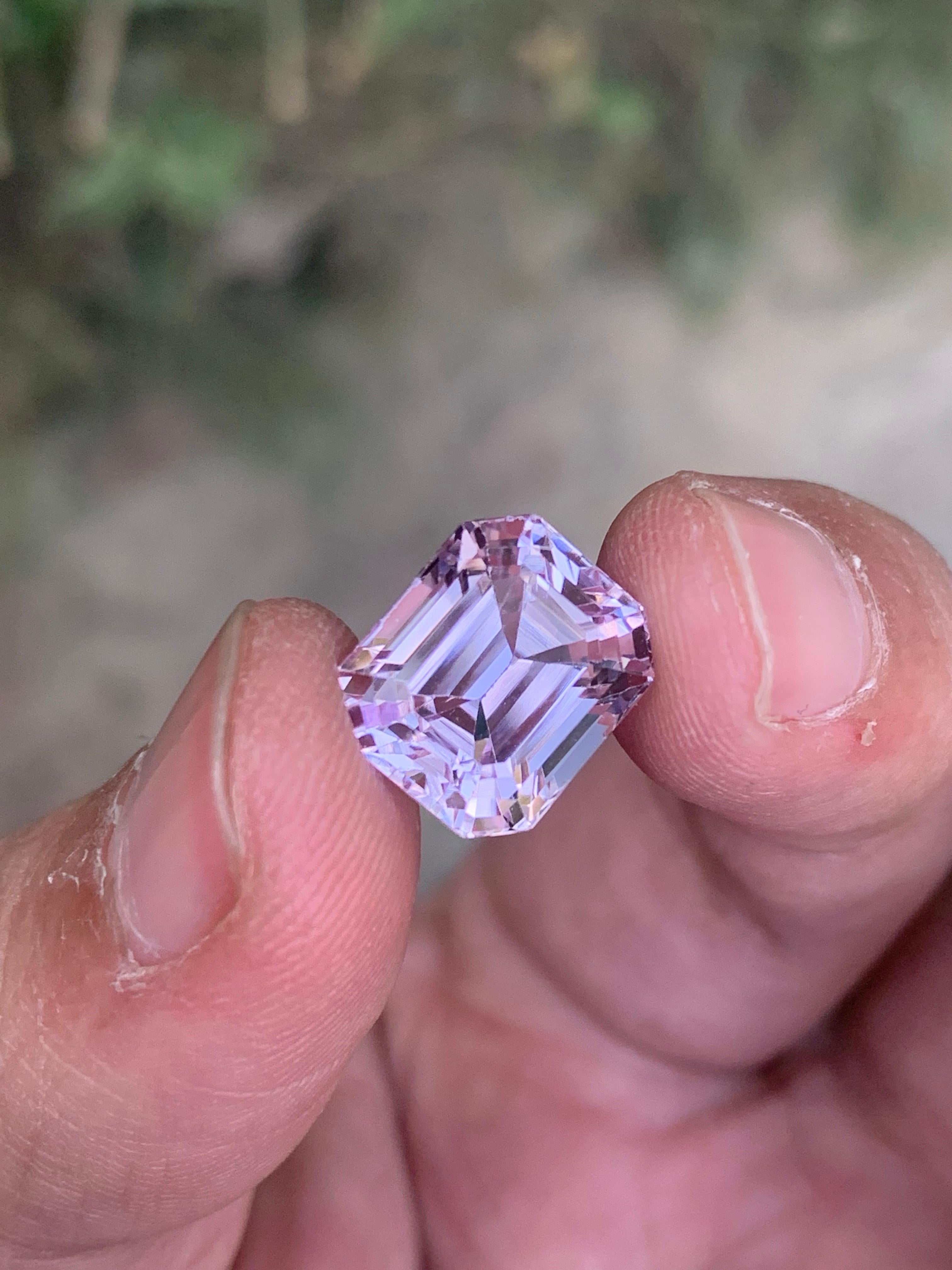 8.95 Carat Natural Loose Kunzite Octagon Shape Gemstone From Afghanistan (Kunzite en vrac en forme d'octogone en Afghanistan) Unisexe en vente