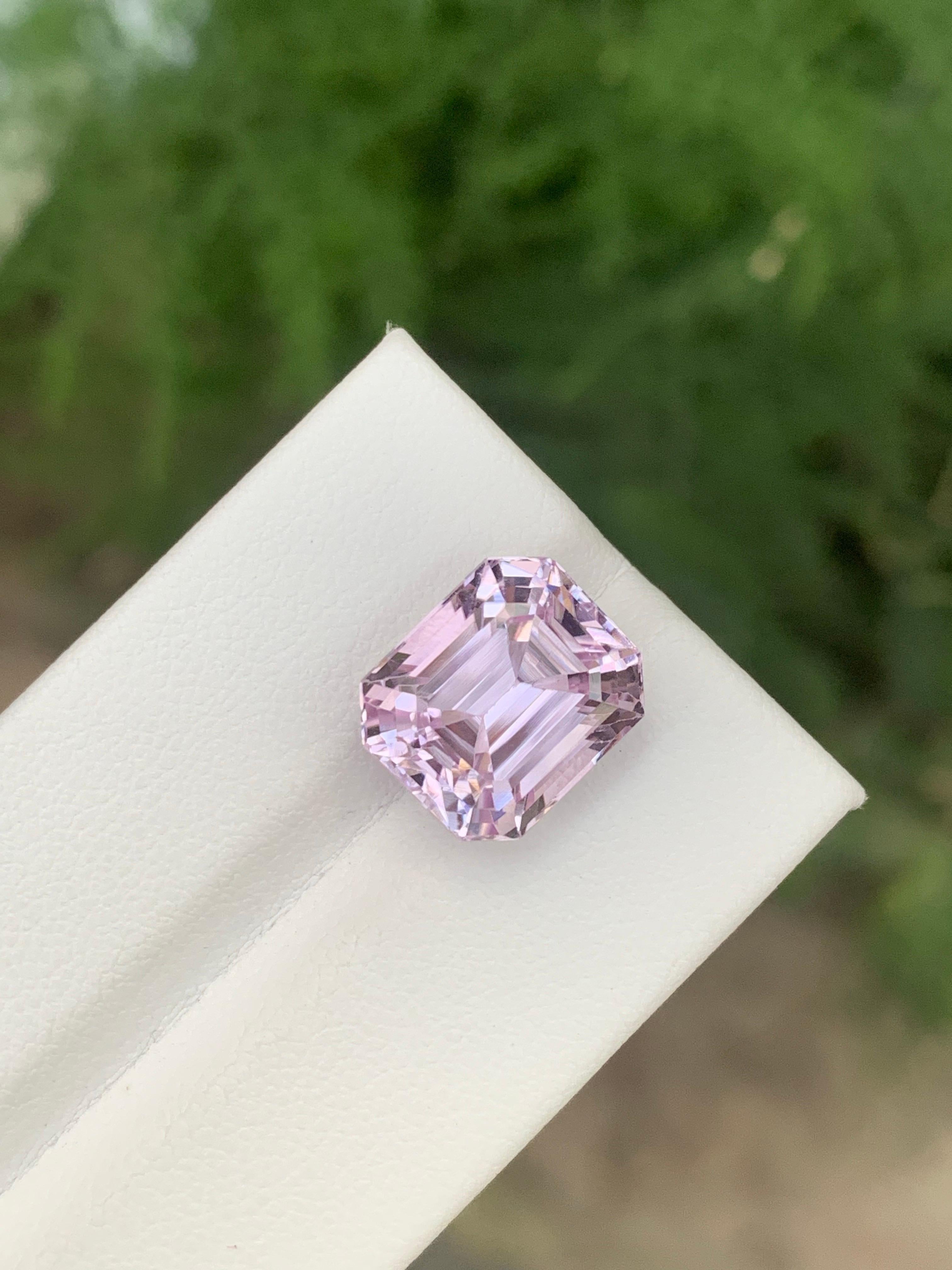 8.95 Carat Natural Loose Kunzite Octagon Shape Gemstone From Afghanistan (Kunzite en vrac en forme d'octogone en Afghanistan) en vente 1