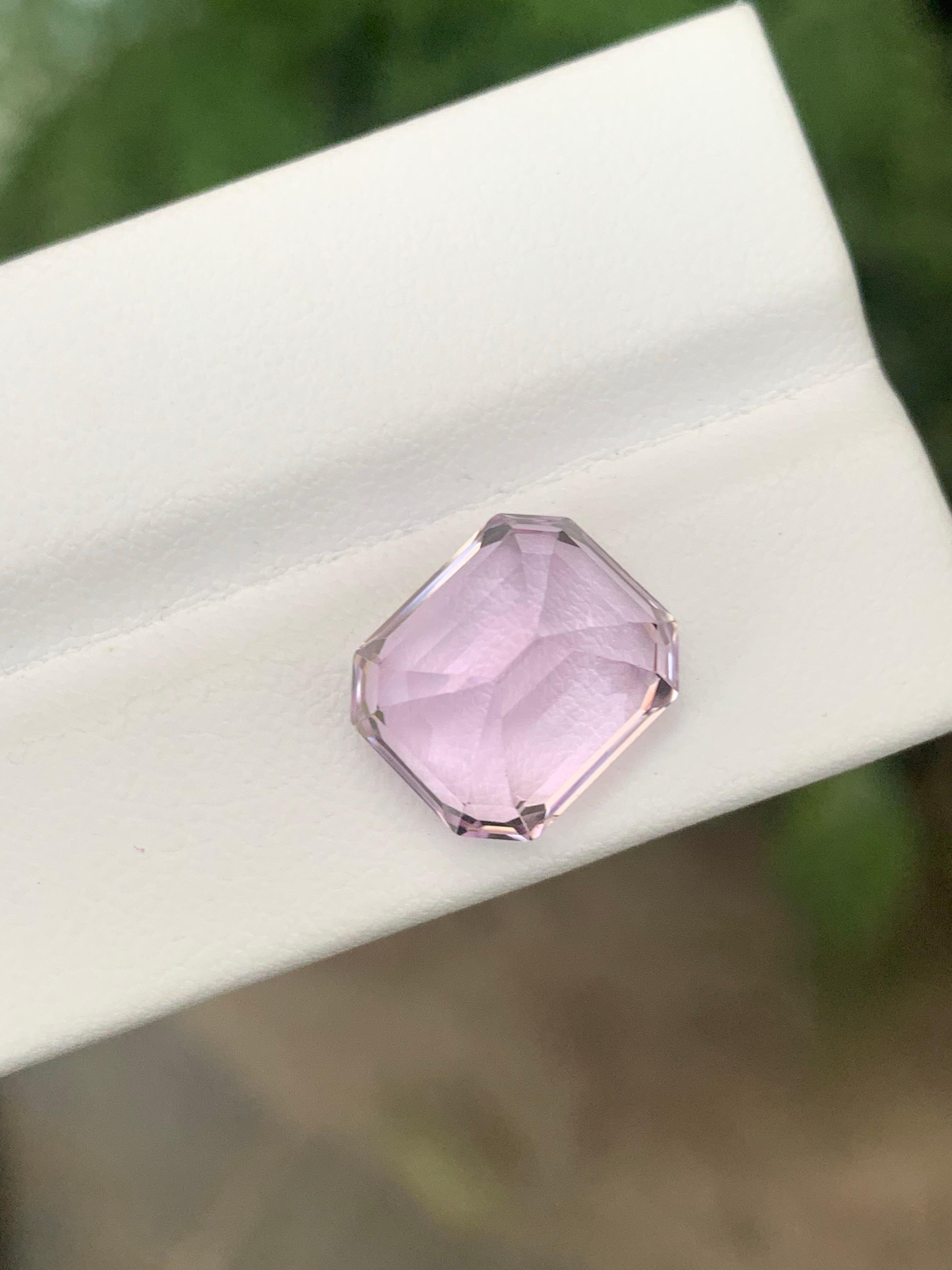 8.95 Carat Natural Loose Kunzite Octagon Shape Gemstone From Afghanistan (Kunzite en vrac en forme d'octogone en Afghanistan) en vente 2