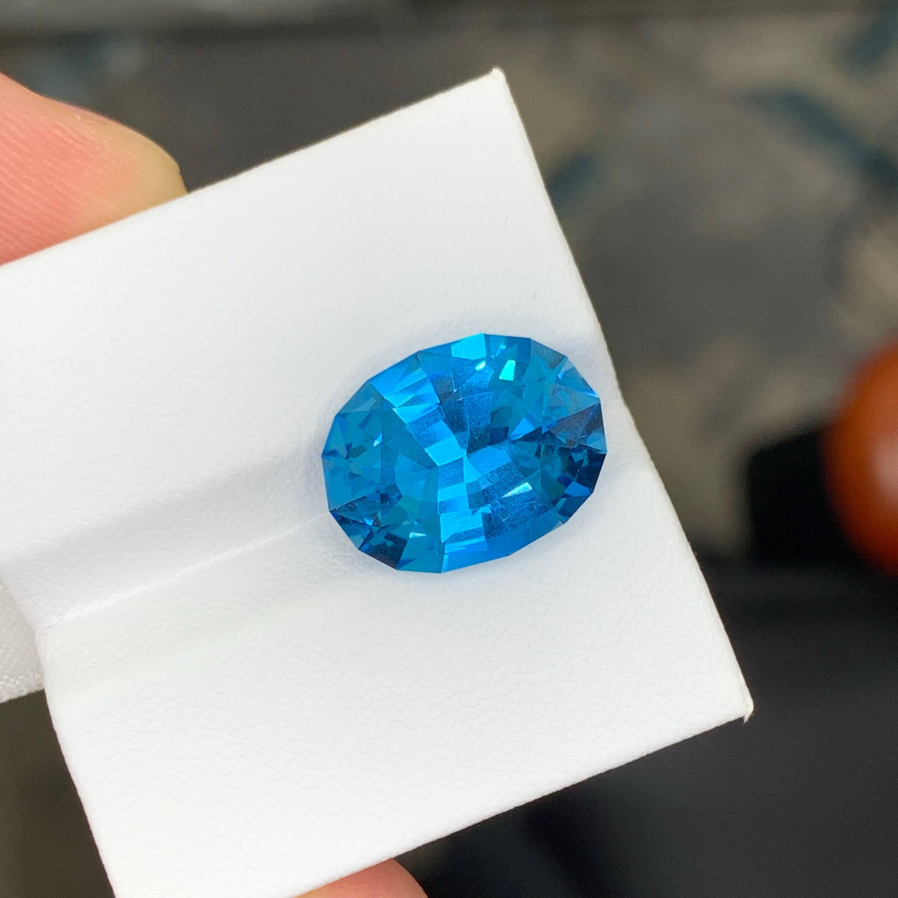 8,95 Karat Natürlicher loser neonblauer Topas Stein Ovalschliff Madagaskar's Edelstein (Moderne) im Angebot