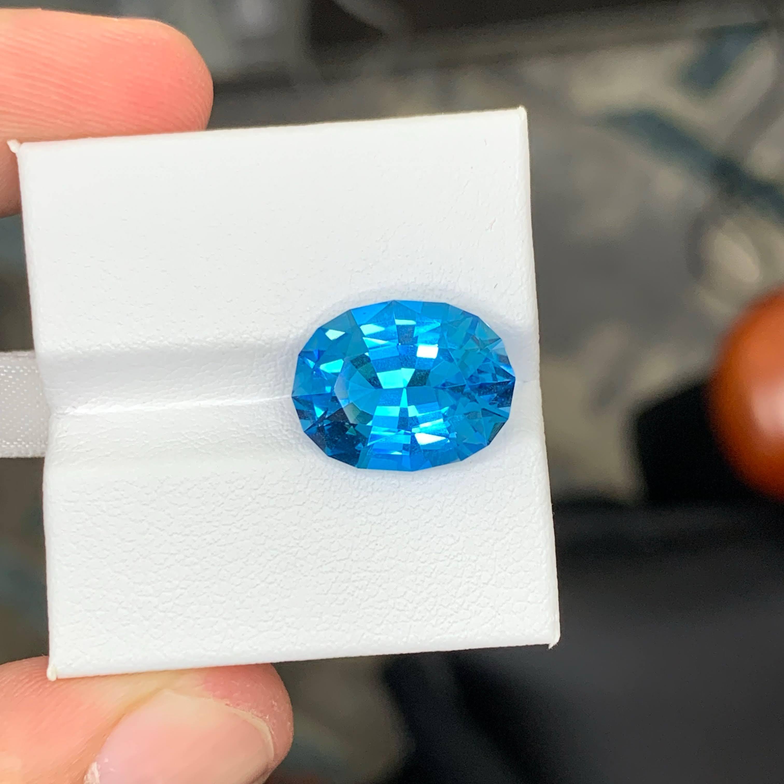 8,95 Karat Natürlicher loser neonblauer Topas Stein Ovalschliff Madagaskar's Edelstein im Angebot 1