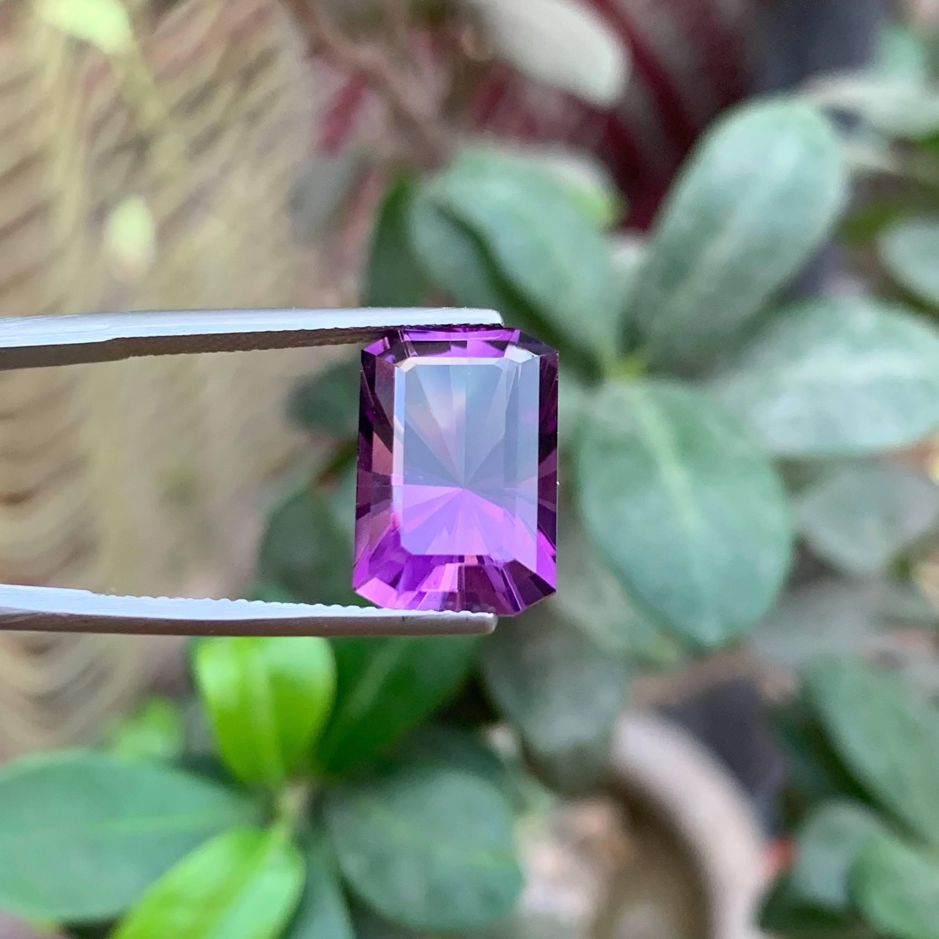 Poids 8,95 carats 
Dimensions 14.8x10.1x9.7mm
Traitement Aucun 
Origine Brésil 
Clarity Loup Clean 
Forme Coupe Fantaisie 





Cette améthyste pourpre royale en vrac de 8,95 carats présente une taille à facettes fantaisie remarquable, mettant en