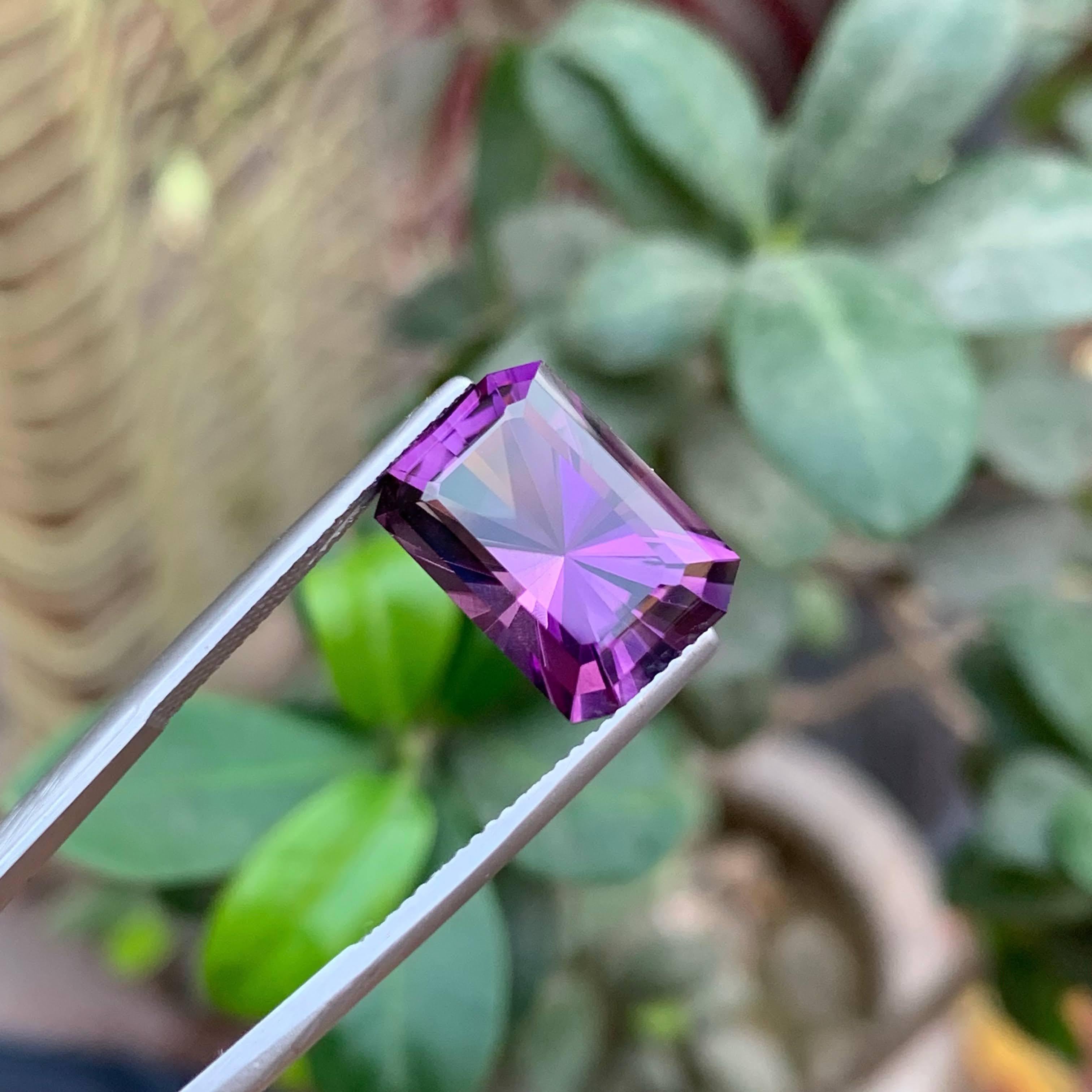 Moderne 8.95 Carat Natural Loose Royal Purple Amethyst Fancy Faceted Brazilian Gemstone (Améthyste royale violette en vrac à facettes) en vente