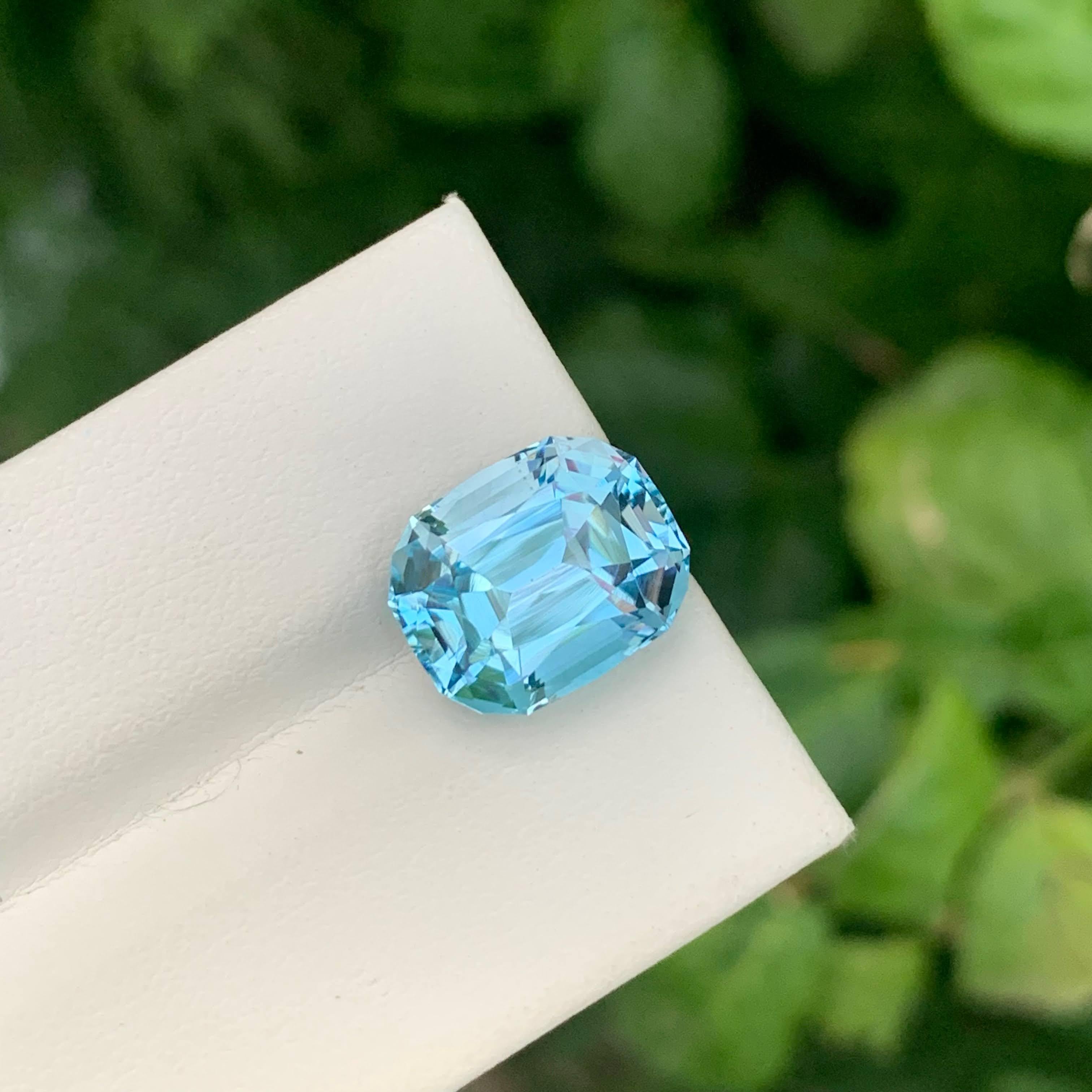 8.95 Carat Natural Loose Swiss Blue Topaz Cushion Cut Madagascar's Gemstone Unisexe en vente