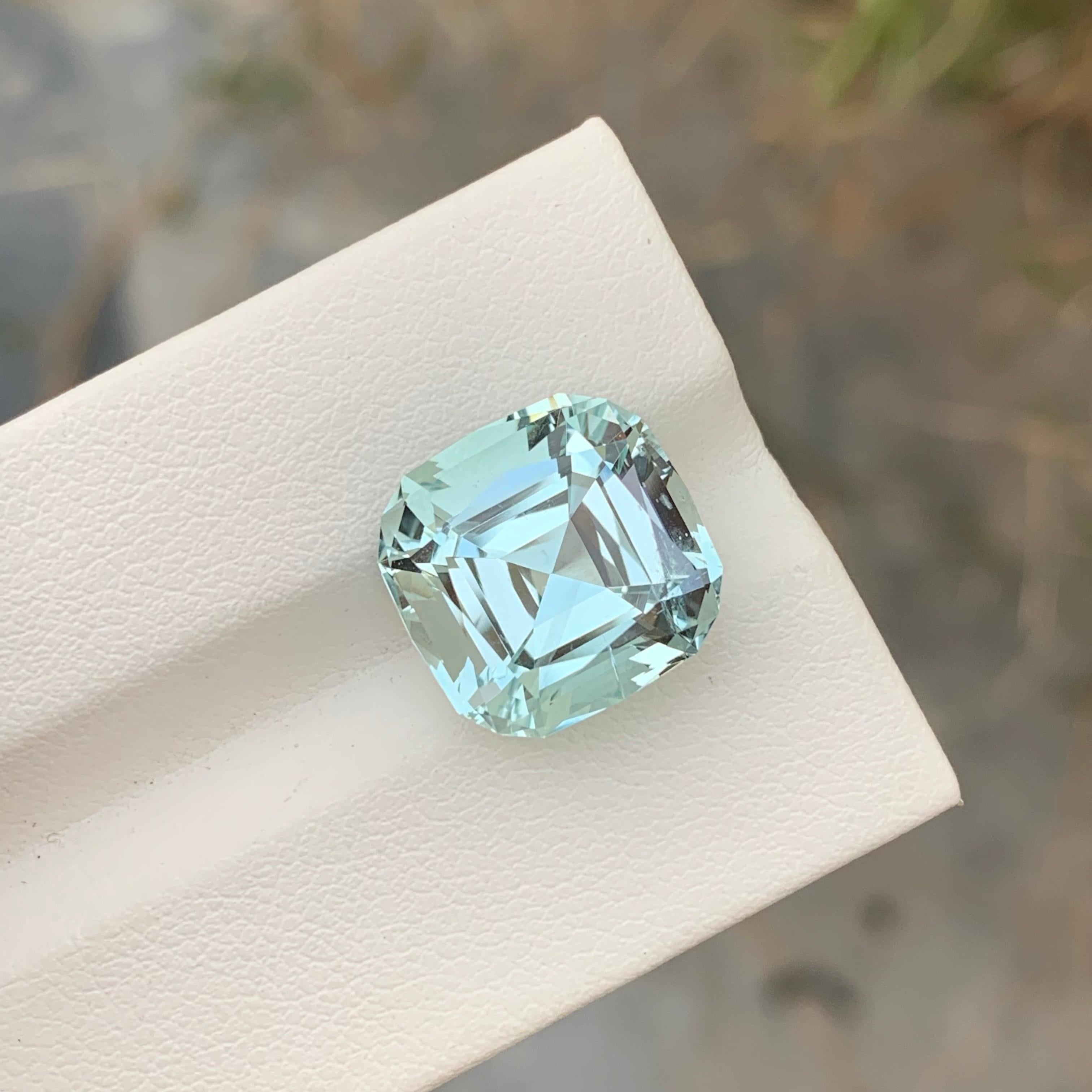 Women's or Men's 8.95 Carats Natural Light Seafoam Color Loose Aquamarine From Shigar Valley  For Sale