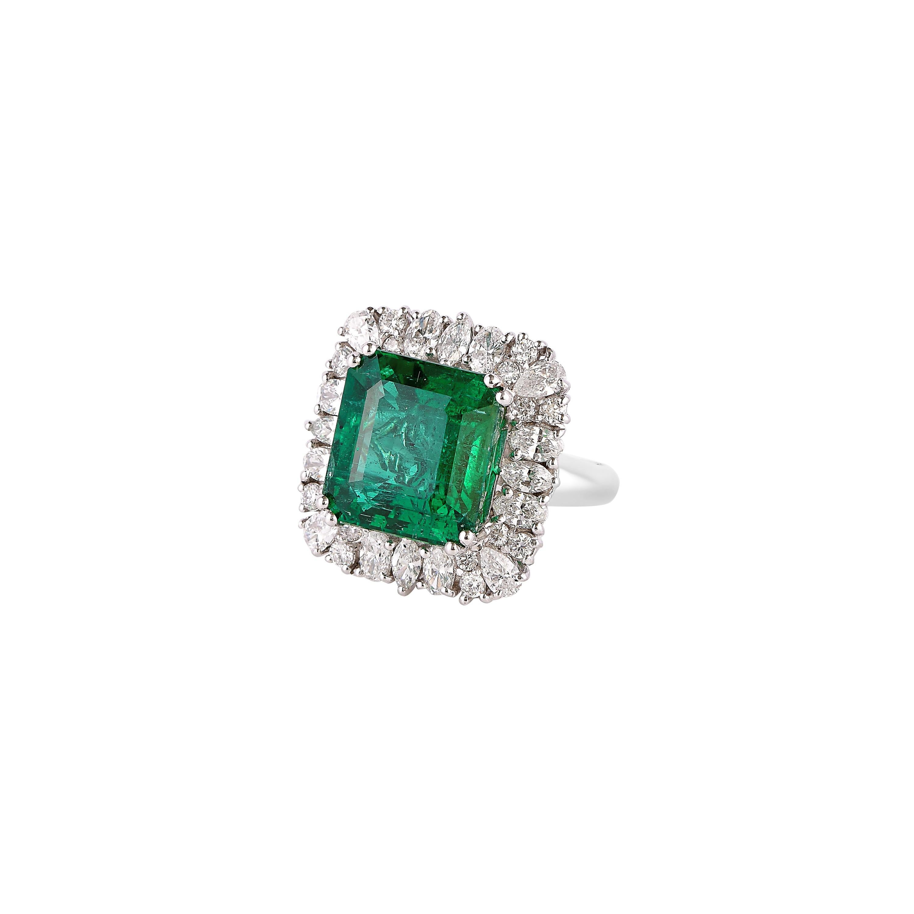 Showcasing the most vibrant Columbian and Zambian emeralds and diamonds, Sunita Nahata dedicates this collection to her home city of Jaipur where the jewelry industry dates back to the early 1700s. Jaipur is also an epicenter for the global emerald