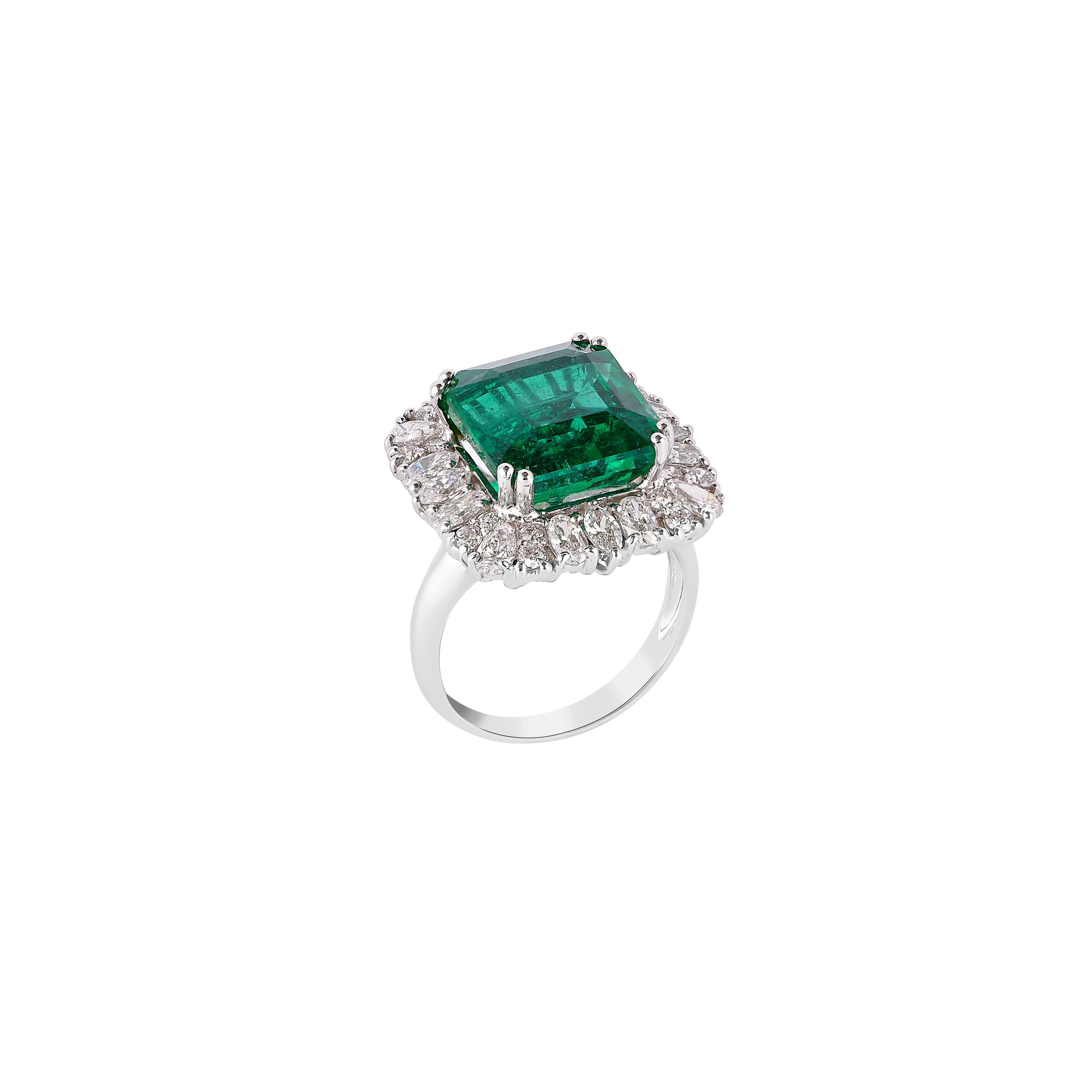 Contemporary GRS Certified 8.9 Carat Zambian Emerald & Diamond Ring in 18 Karat White Gold For Sale