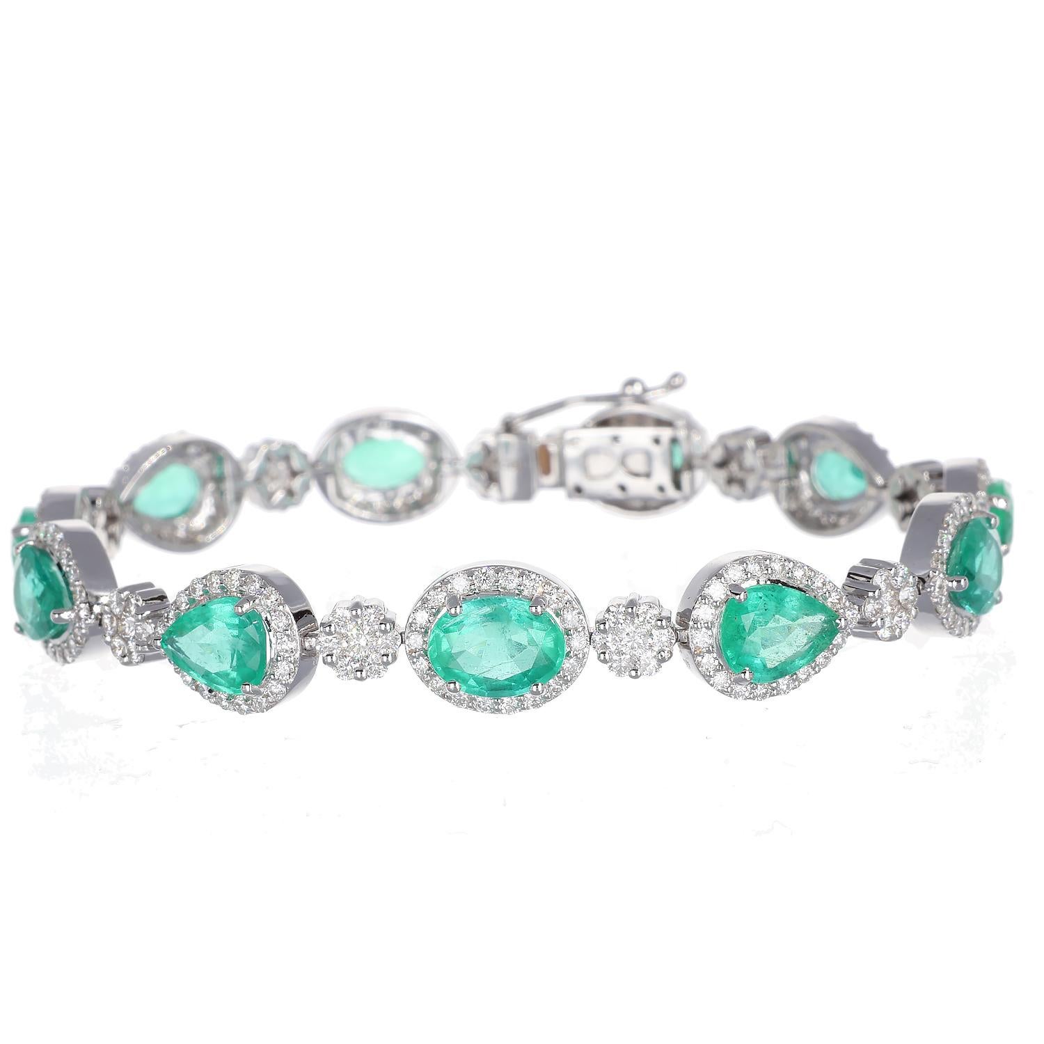 Pear Cut 8.95 ct Emeralds Pear - Oval 3.53 ct White Diamonds Bracelet 18kt White Gold For Sale