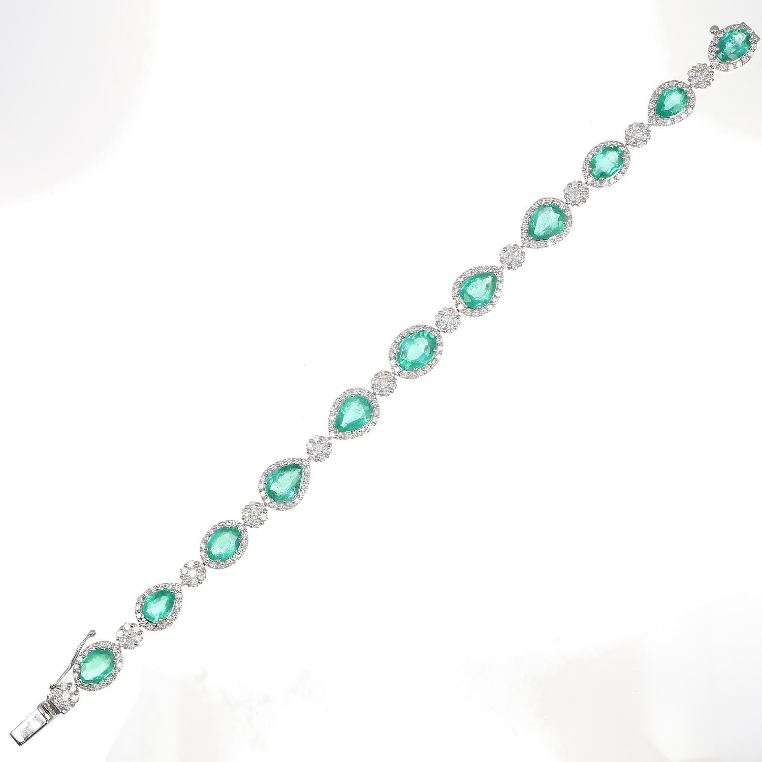 8.95 ct Emeralds Pear - Oval 3.53 ct White Diamonds Bracelet 18kt White Gold In New Condition For Sale In Bergamo, BG