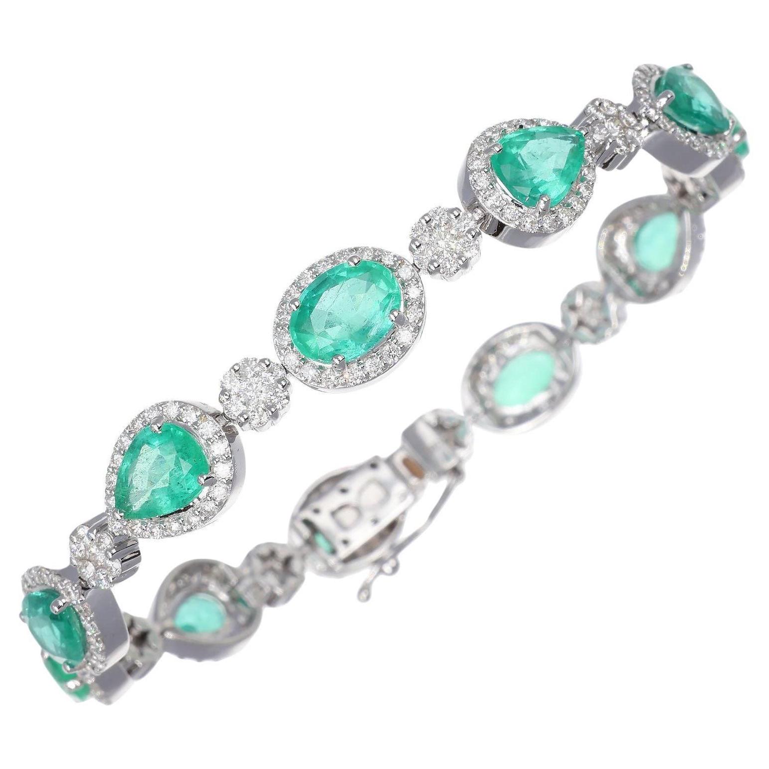 8.95 ct Emeralds Pear - Oval 3.53 ct White Diamonds Bracelet 18kt White Gold For Sale