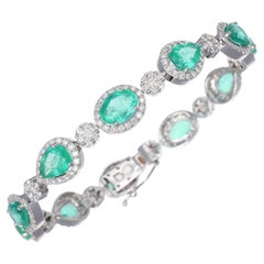 8.95 ct Emeraudes poire - ovale 3.53 ct Diamants blancs Bracelet en or blanc 18kt