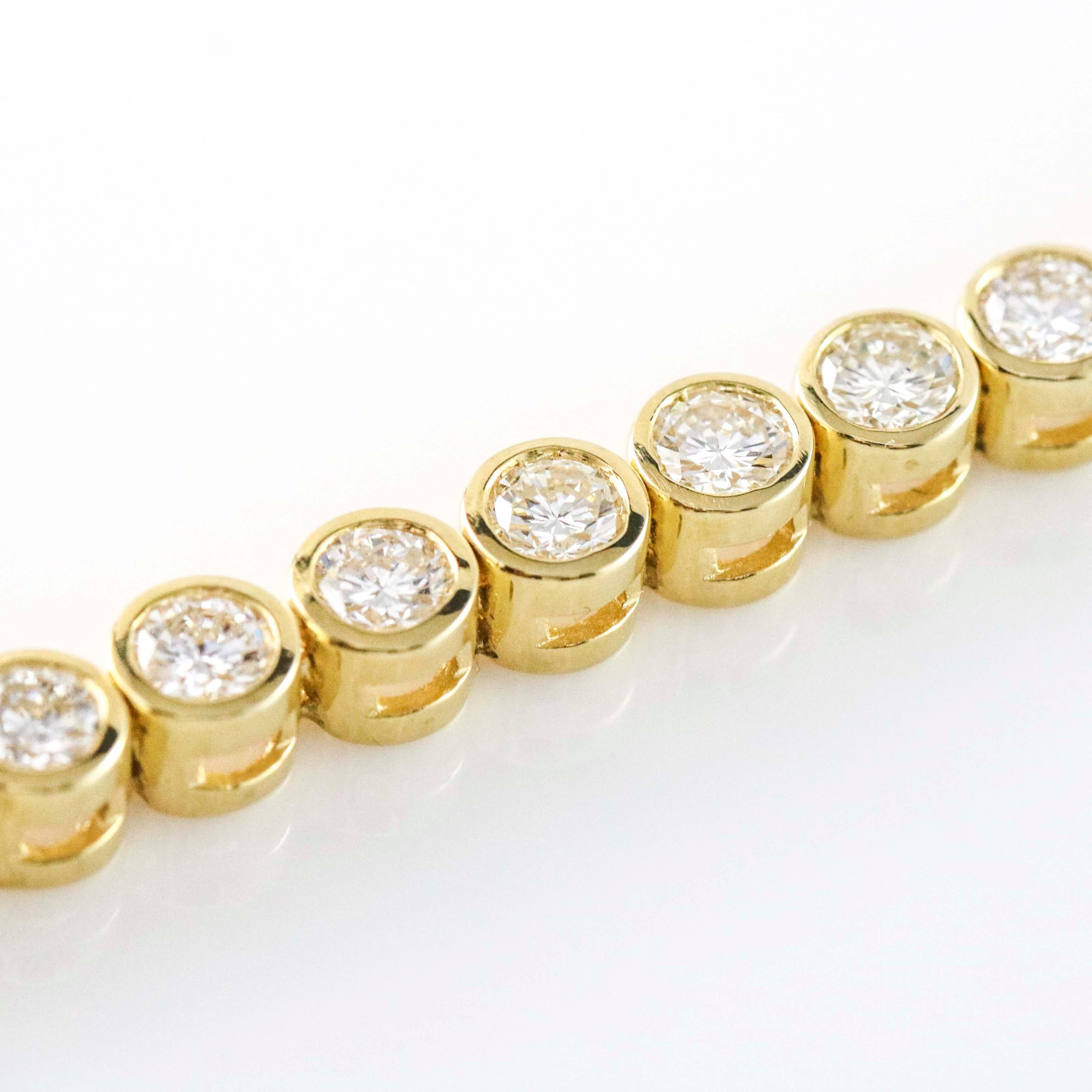 Round Cut 8.96 Carat Diamond Tennis Bracelet 18 Karat Yellow Gold For Sale