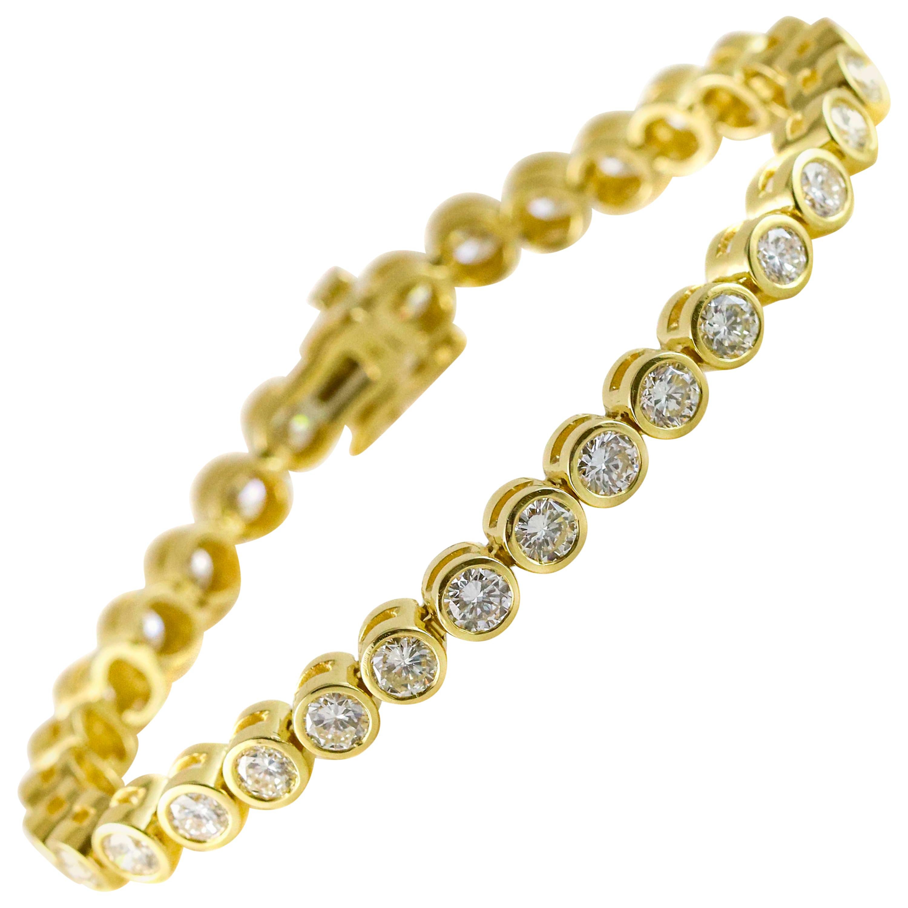 8.96 Carat Diamond Tennis Bracelet 18 Karat Yellow Gold For Sale