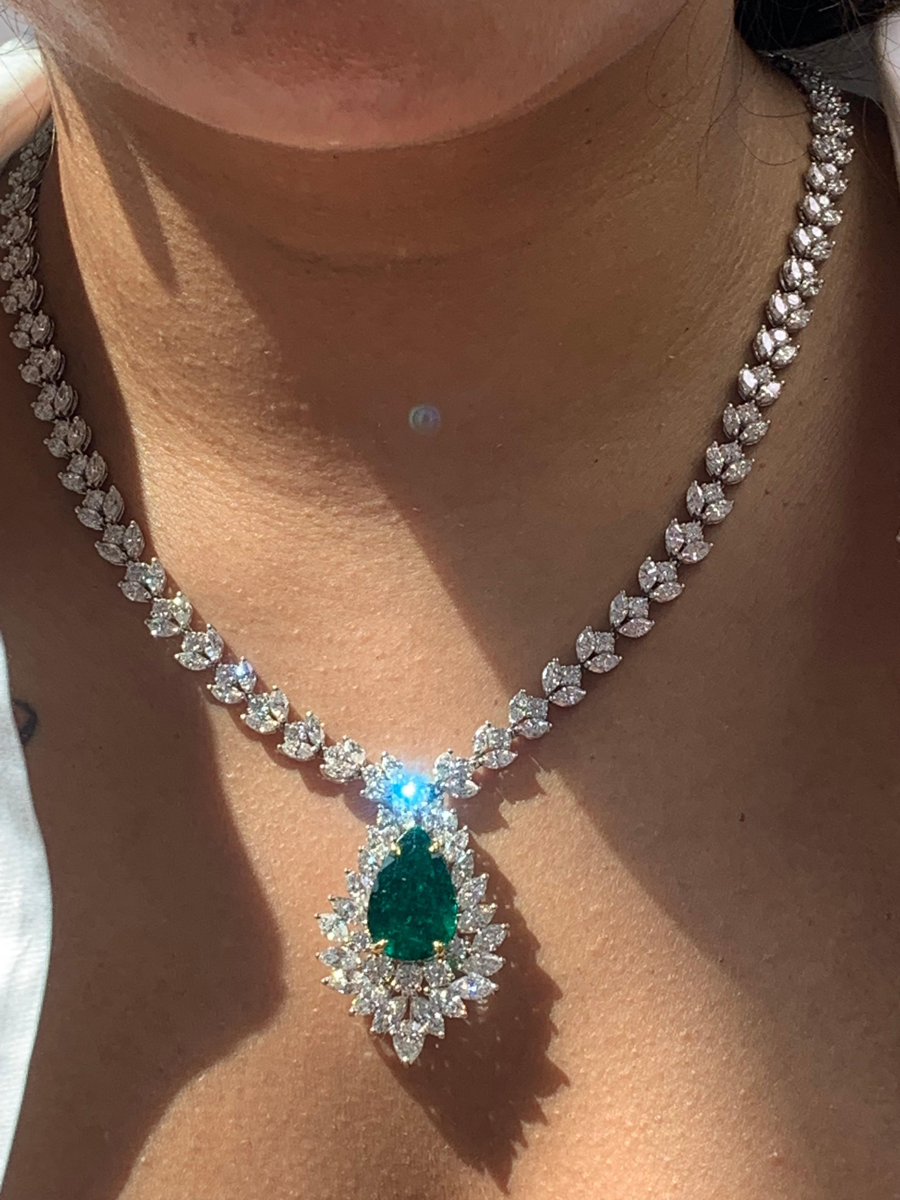 8.96 Carat Pear shape Emerald and Mix Shape Diamond Drop Necklace in Platinum For Sale 4