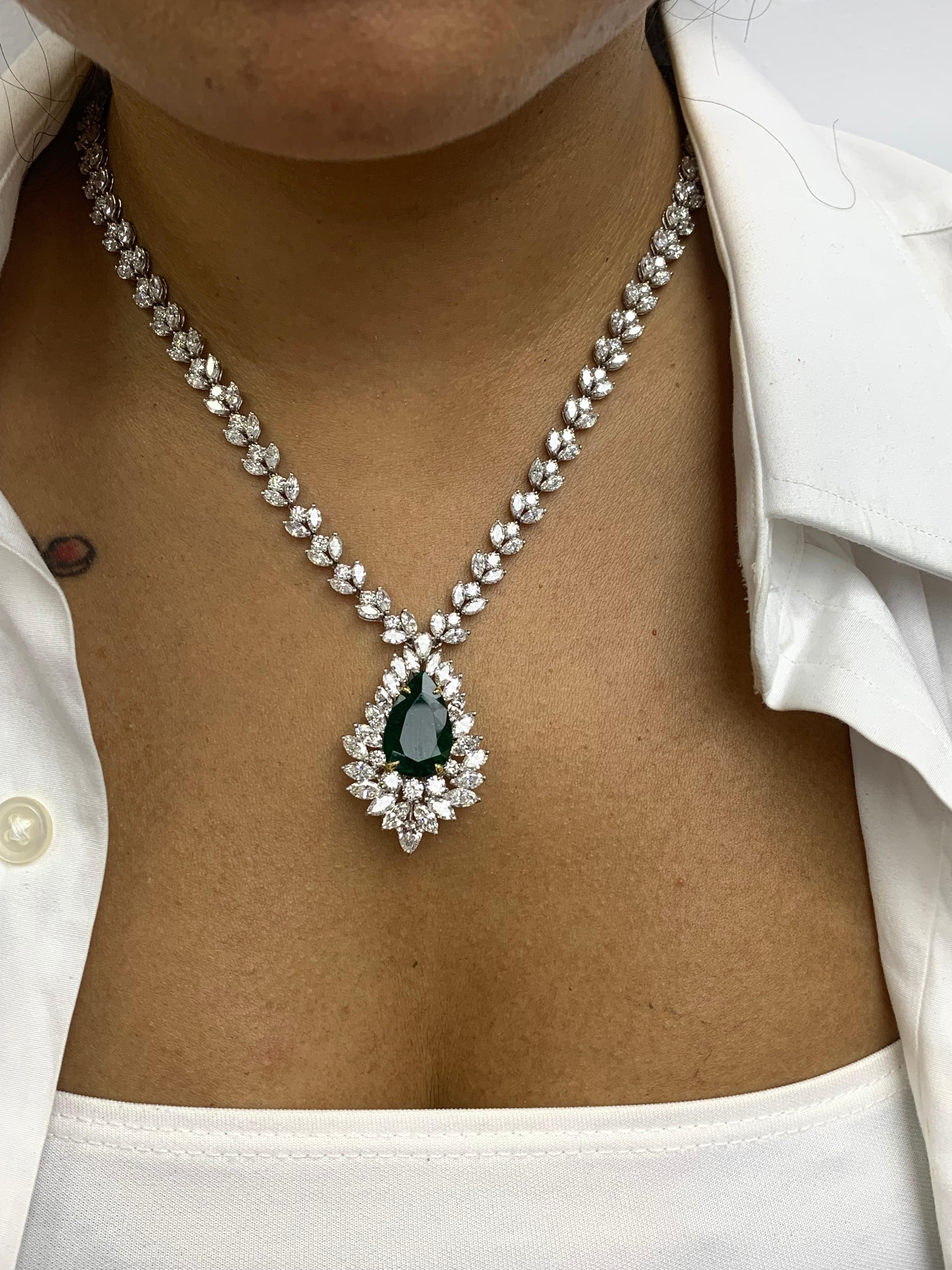 Art Deco 8.96 Carat Pear shape Emerald and Mix Shape Diamond Drop Necklace in Platinum For Sale