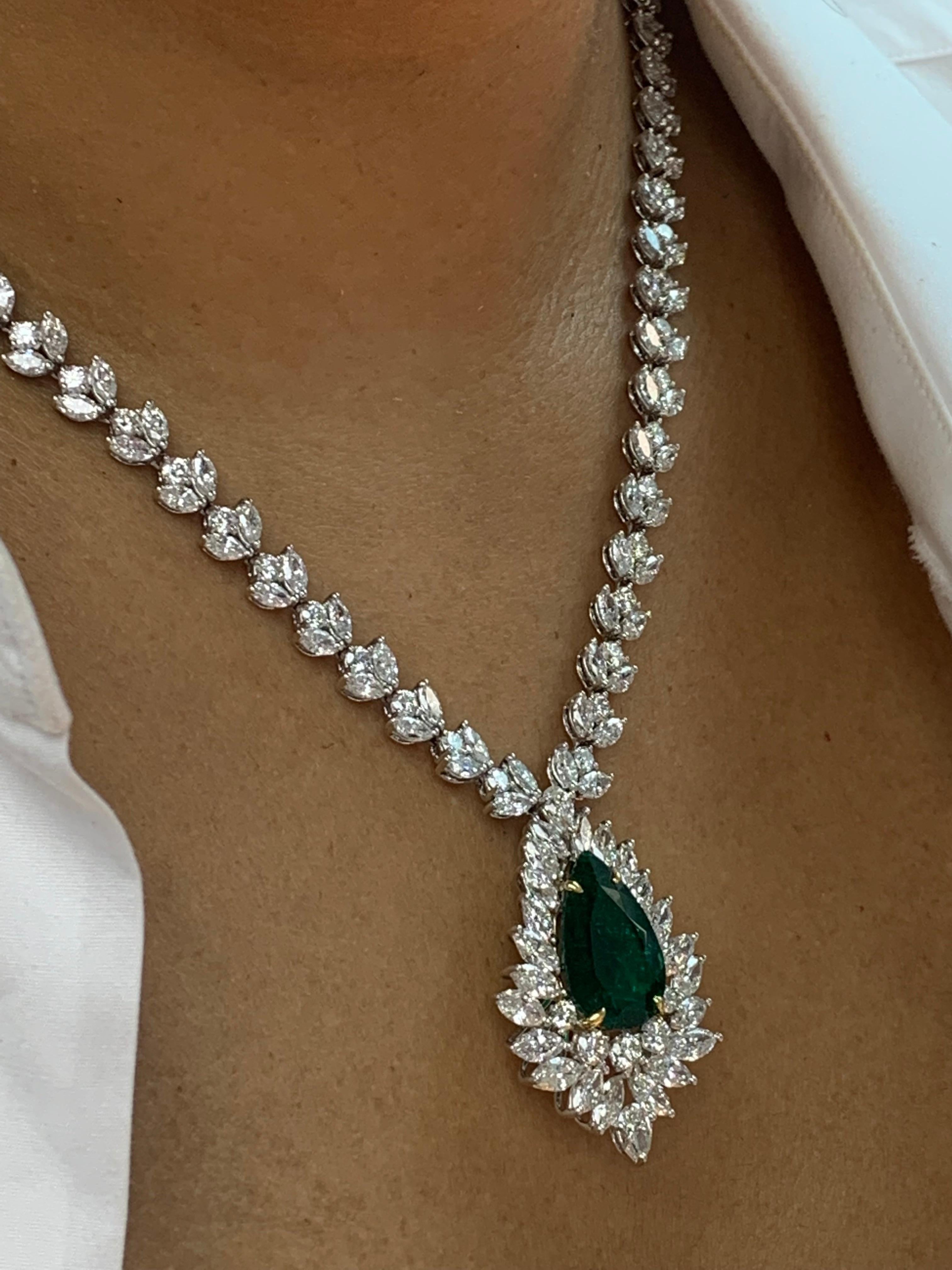 8.96 Carat Pear shape Emerald and Mix Shape Diamond Drop Necklace in Platinum In New Condition For Sale In NEW YORK, NY