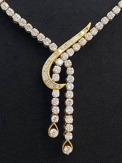 8.96 Cts F/VS1 Round & Baguette Diamonds Statement Necklace in 18K Yellow Gold