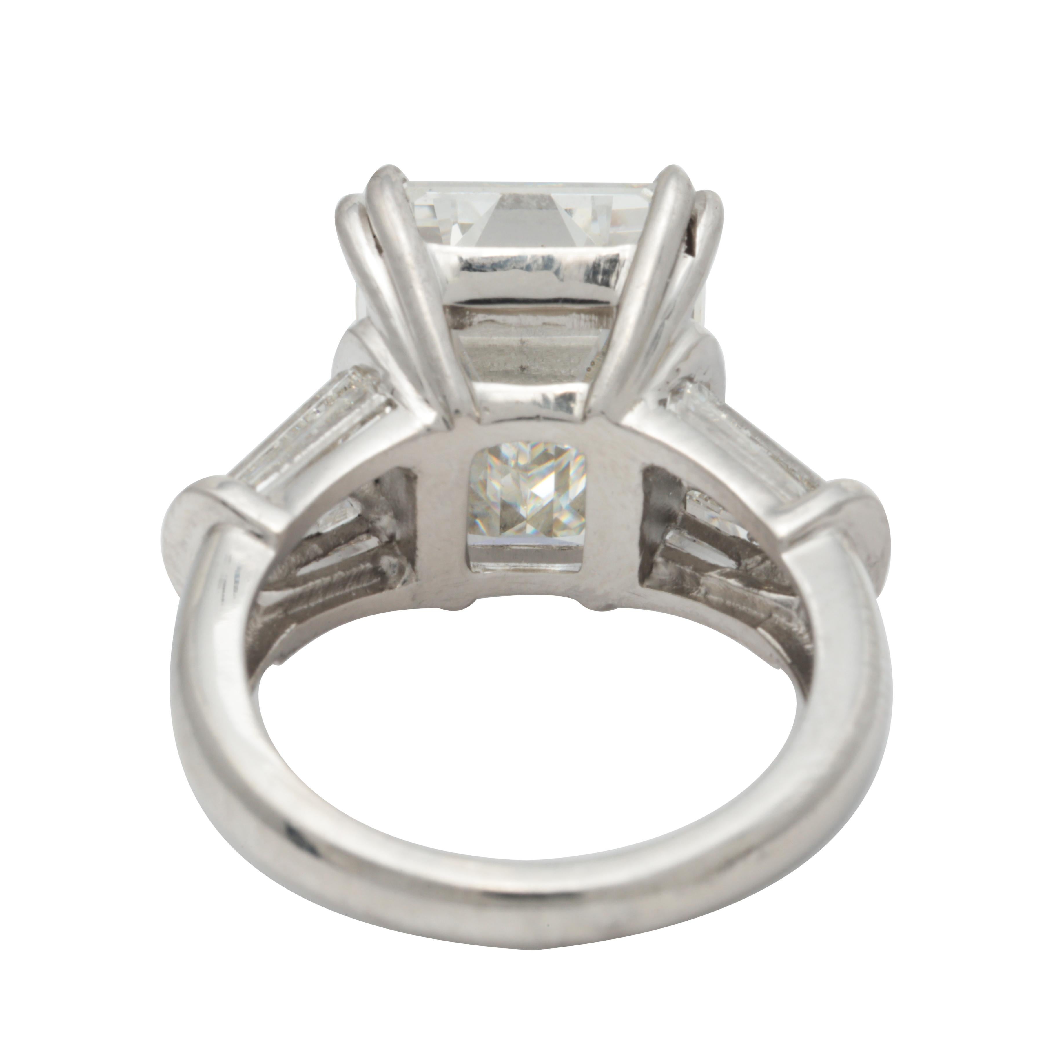 Modern 8.97 Carat Emerald Cut GIA G VS2 Diamond Ring Platinum For Sale