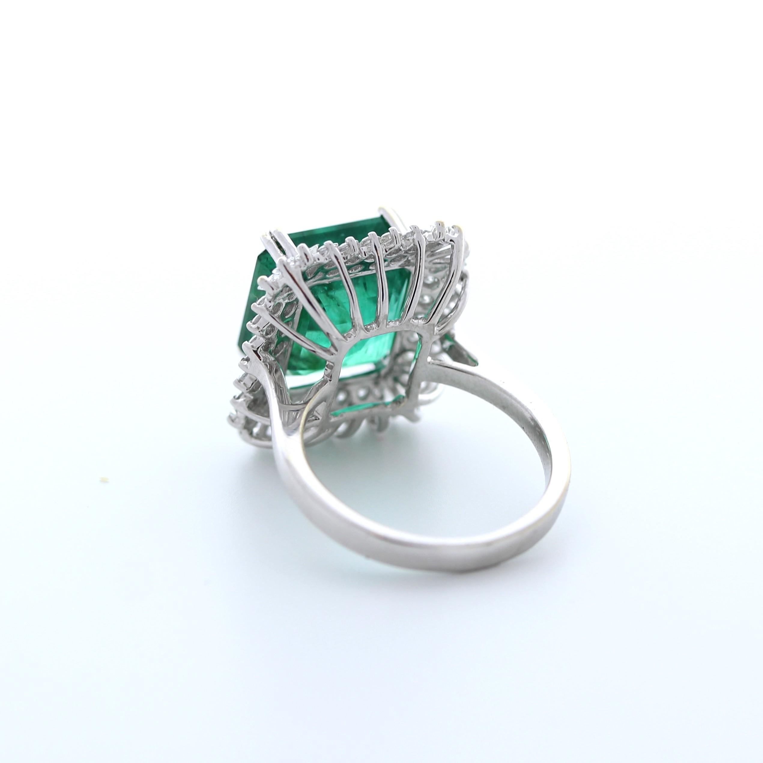 Contemporary 8.97 Carat Weight Green Emerald & Round Diamond Fashion Ring in 18k White Gold For Sale