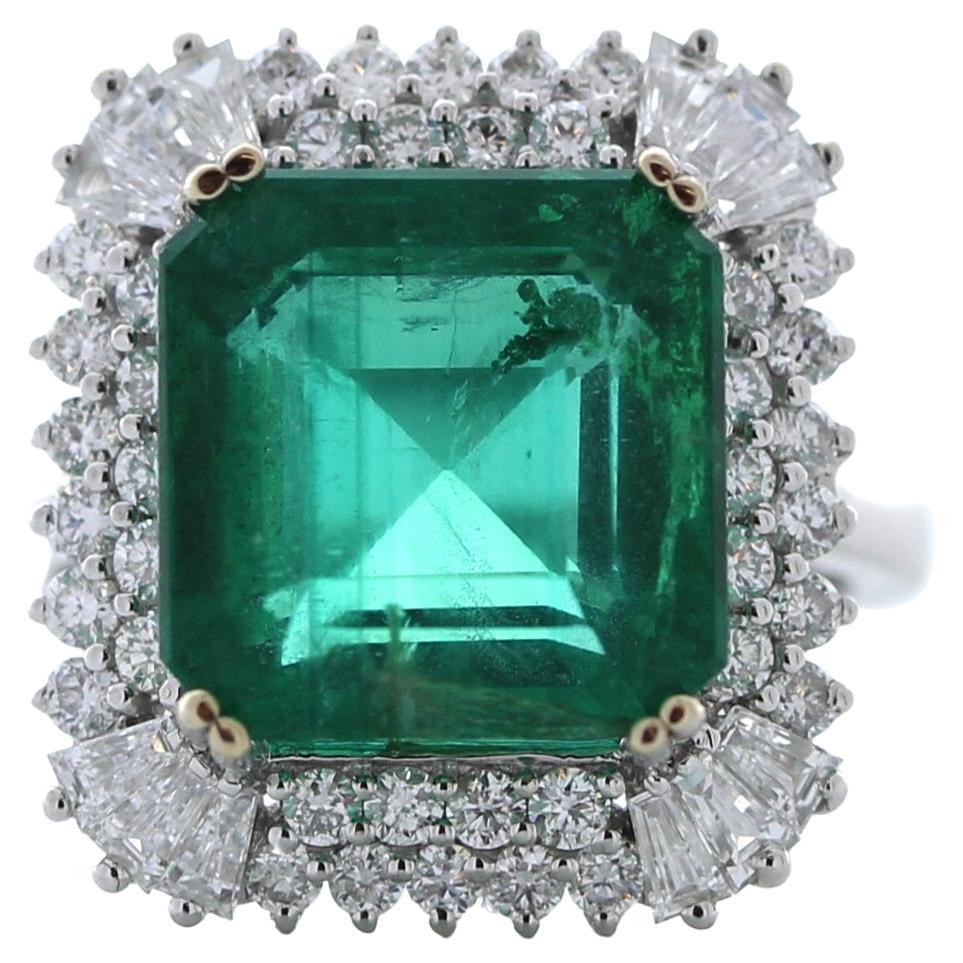 8.97 Carat Weight Green Emerald & Round Diamond Fashion Ring in 18k White Gold For Sale