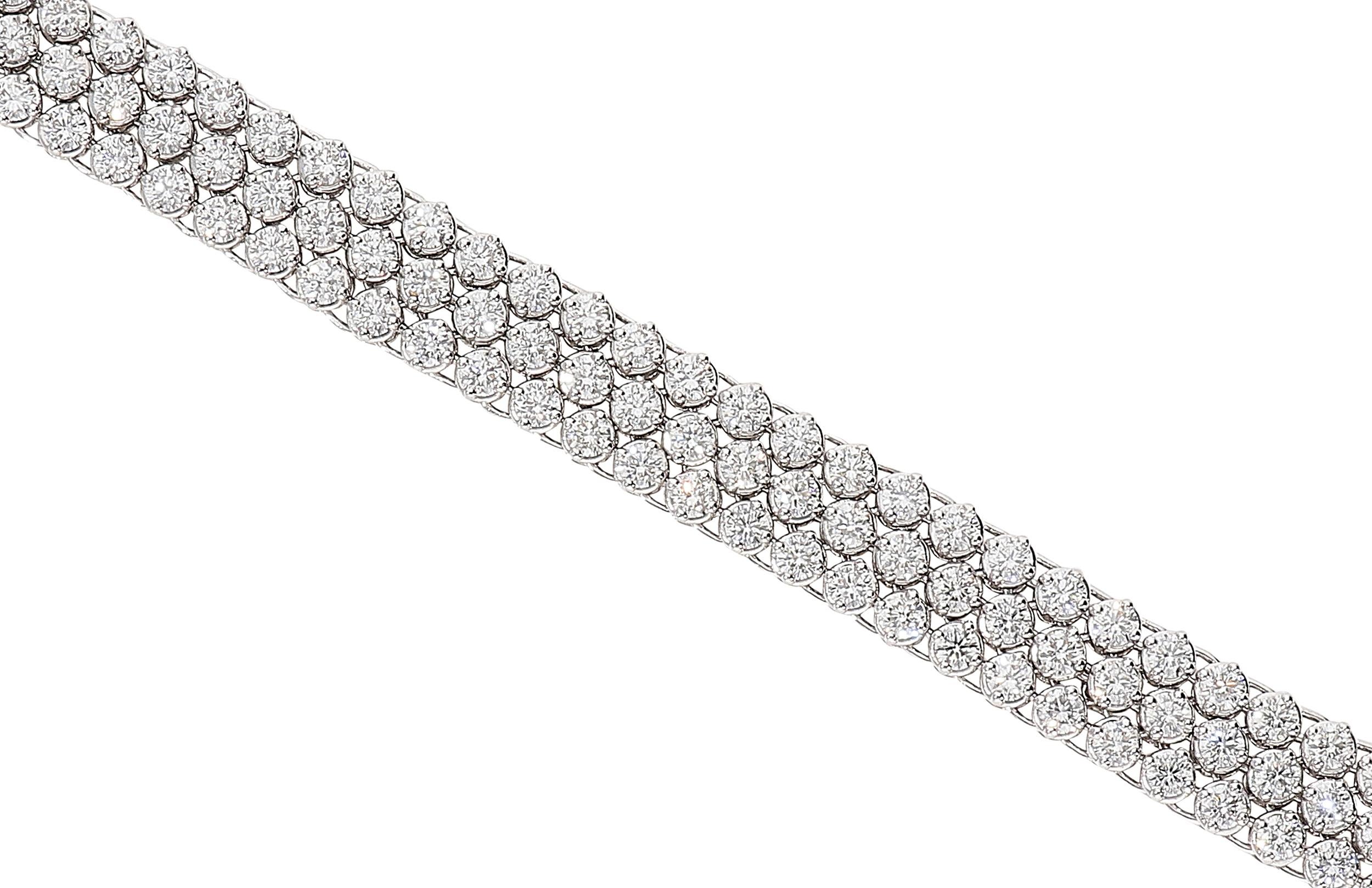 8.98 Carat White GVS Diamonds 18 Karat White Gold 3 Rows Tennis Bracelet In New Condition For Sale In Valenza, IT