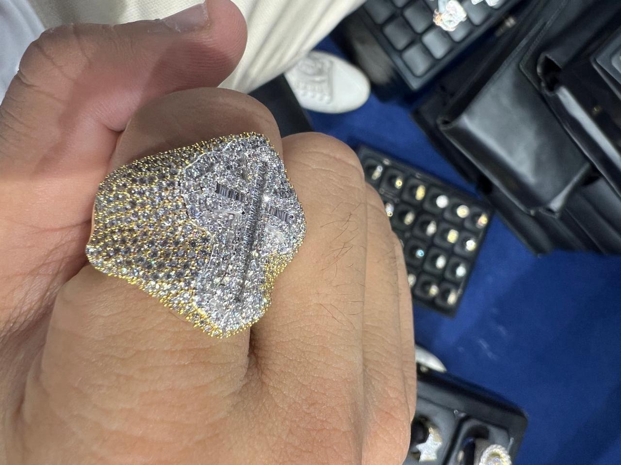 8.98 Cts Baguette Round Cut F/VS1 Diamonds Men's Hip Hop Cross Ring in 14K Gold For Sale 3