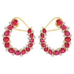 Orecchini a cerchio in oro giallo 18k con rubino naturale da 8,98 carati e diamanti da 1,15 carati