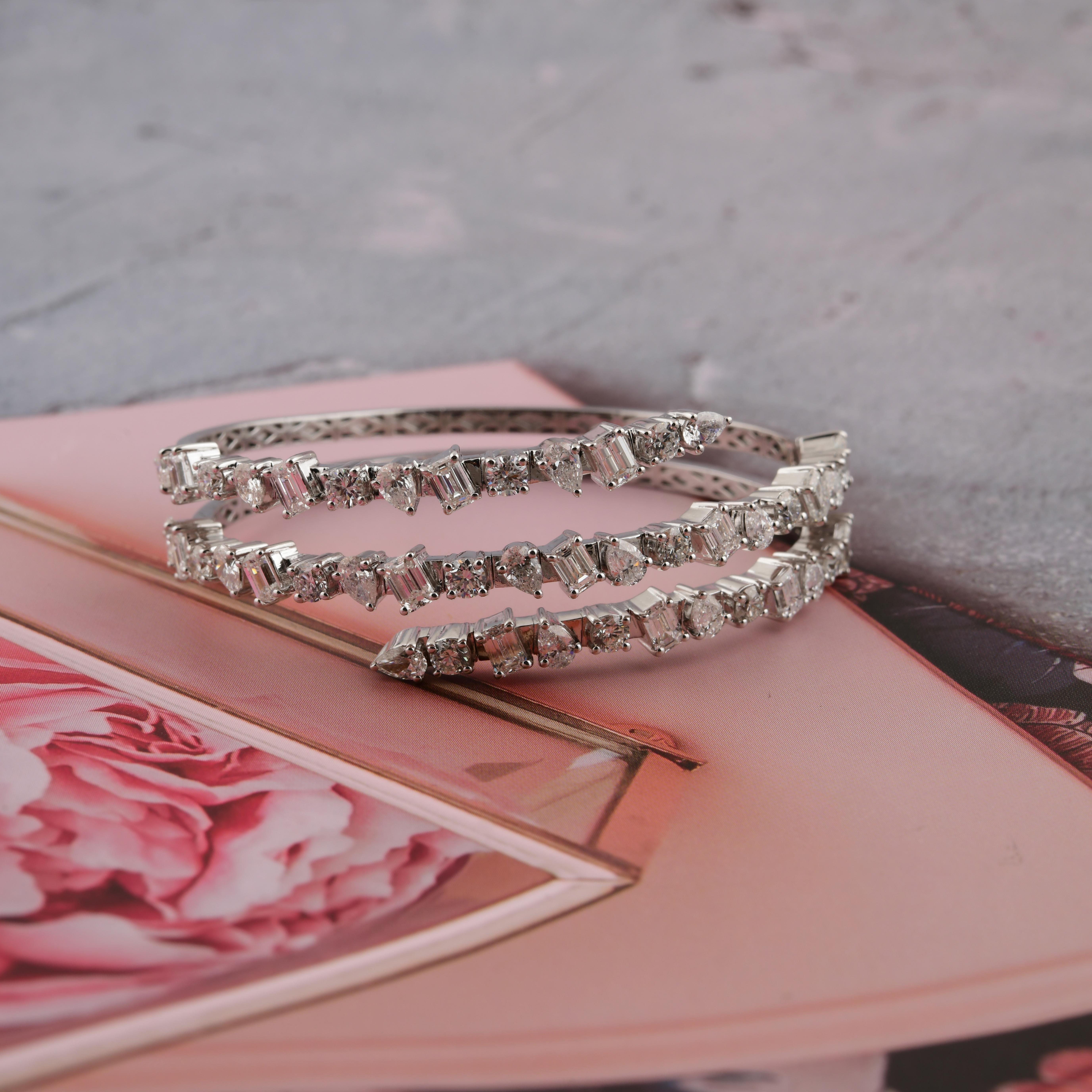 Taglio a goccia 8,99 Carati SI/H Bracciale a spirale con diamanti a forma multipla in oro bianco 18 carati in vendita