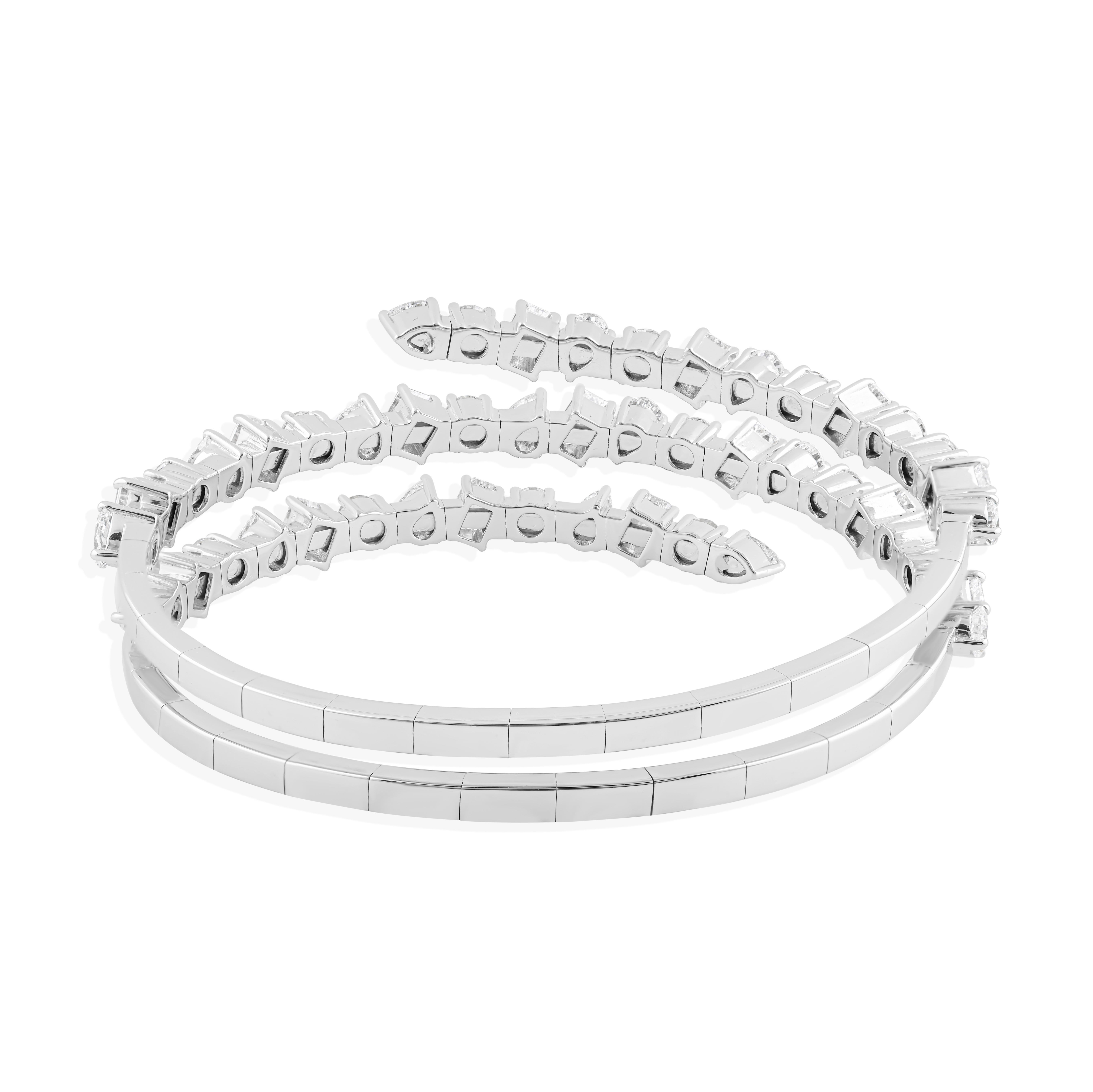 Donna 8,99 Carati SI/H Bracciale a spirale con diamanti a forma multipla in oro bianco 18 carati in vendita