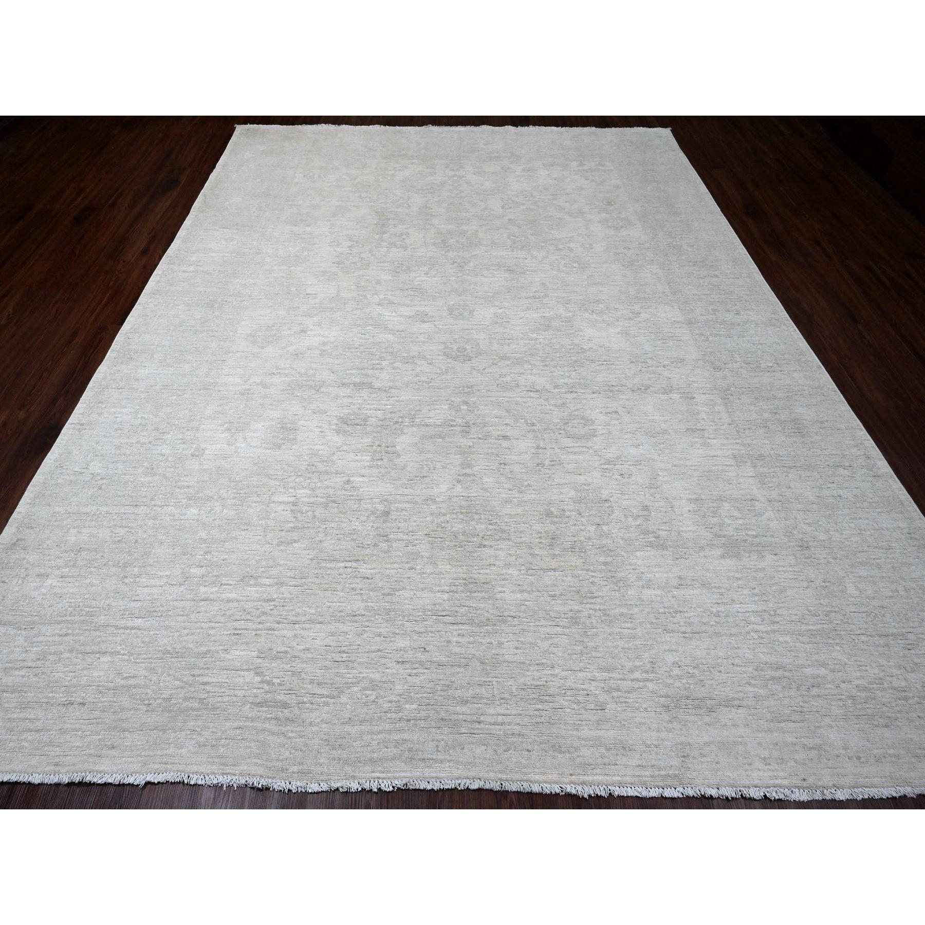 Knochenweiß, 100% Wolle, Stone Washed Peshawar mit verblasstem Blatt-Design, Handgeknüpft, Veggie-Dyes, Orientteppich
Primäre MATERIALIEN: Wolle
Latex: Kein Flor 
Höhe: 0,25 Zoll
Stil: Transitional
Grundfarbe: Elfenbein
Sekundäre Farben: Grün,