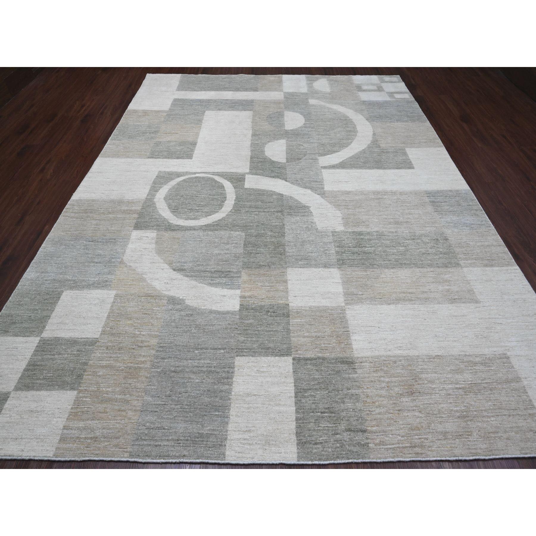 Shades of Gray, Design ispirato al Bauhaus, Motivi geometrici e linee, Annodato a mano, 100% Lana, Tappeto orientale
Materiali primari: Lana
Lattice: No Pile 
altezza: 0,25 pollici
Stile: Di transizione
Colore primario: Grigio
Colori secondari: