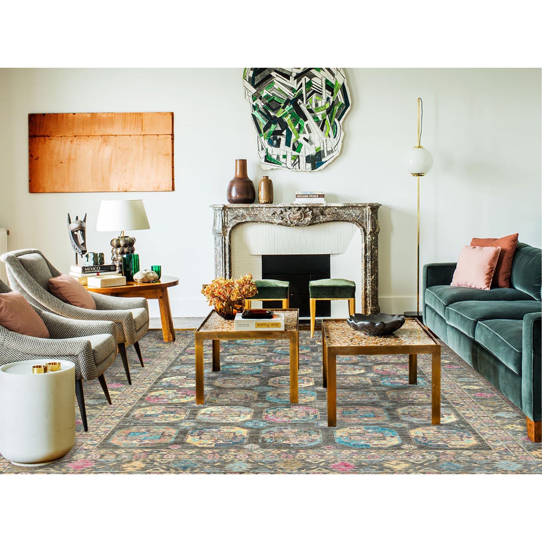 Dies ist eine wirklich echte one-of-a-kind Sage Green, handgeknüpft afghanischen Super Kazak mit geometrischen Medaillons, Pflanzenfarben Dense Weave, reine Wolle, Orientteppich. Es wurde monatelang in der jahrhundertealten Technik der Weberei
