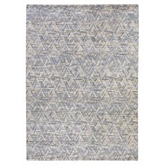 8'9" x 12'3" Grau „THE INTERWINED TRIANGLES“ – handgeknüpfter Teppich aus Seide und strukturierter Wolle