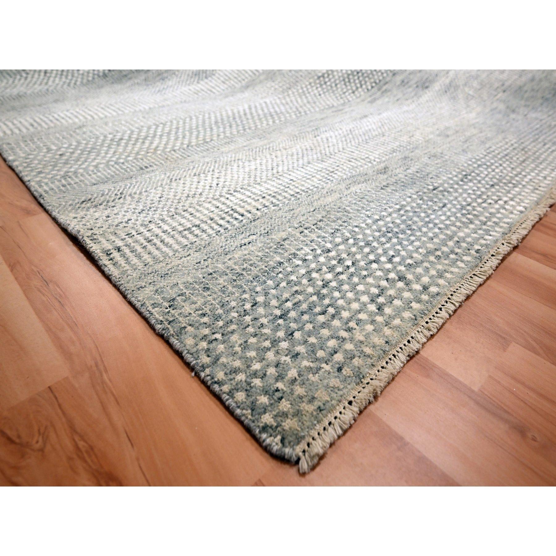 Alfombra de lana y seda anudada a mano con diseño moderno de hierba en gris pastel de 8'9 