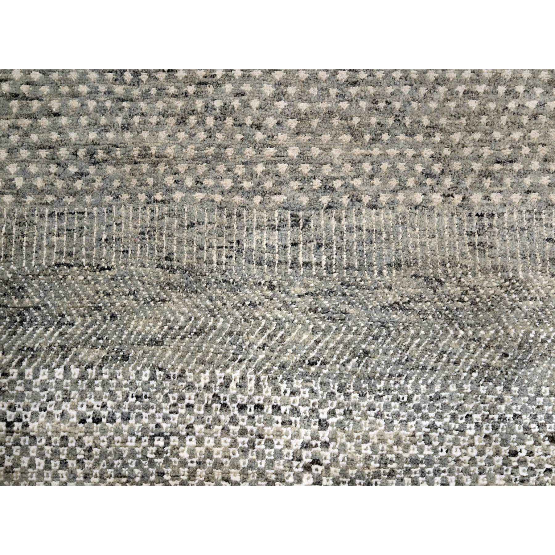 Alfombra de lana y seda anudada a mano con diseño moderno de hierba en gris pastel de 8'9 