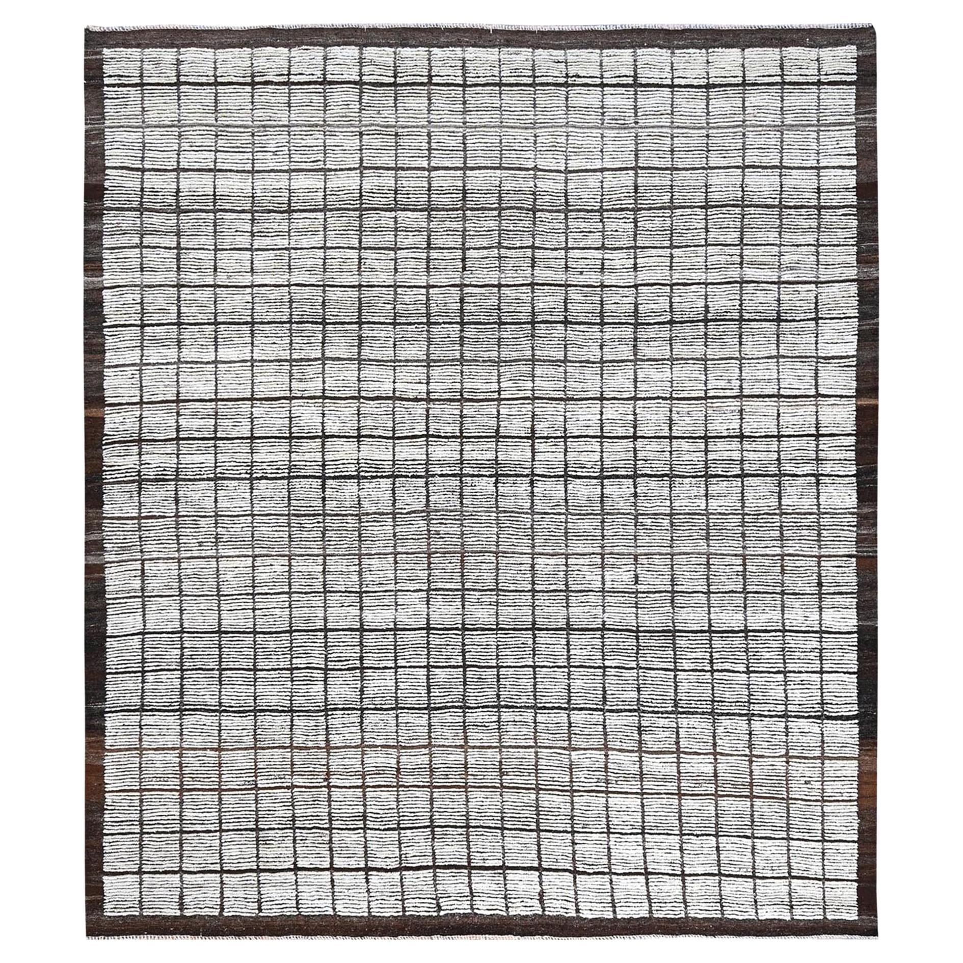 8'9 "x9'10" Vista White Moroccan Weave with Box Design Tappeto annodato a mano in pura lana in vendita