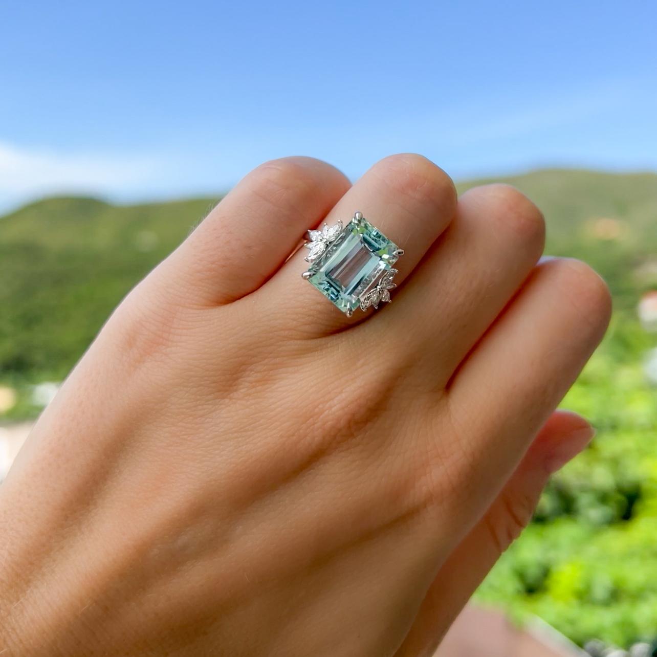 8ct Aquamarine & Marquise Diamond Ring In New Condition For Sale In Sai Kung District, HK
