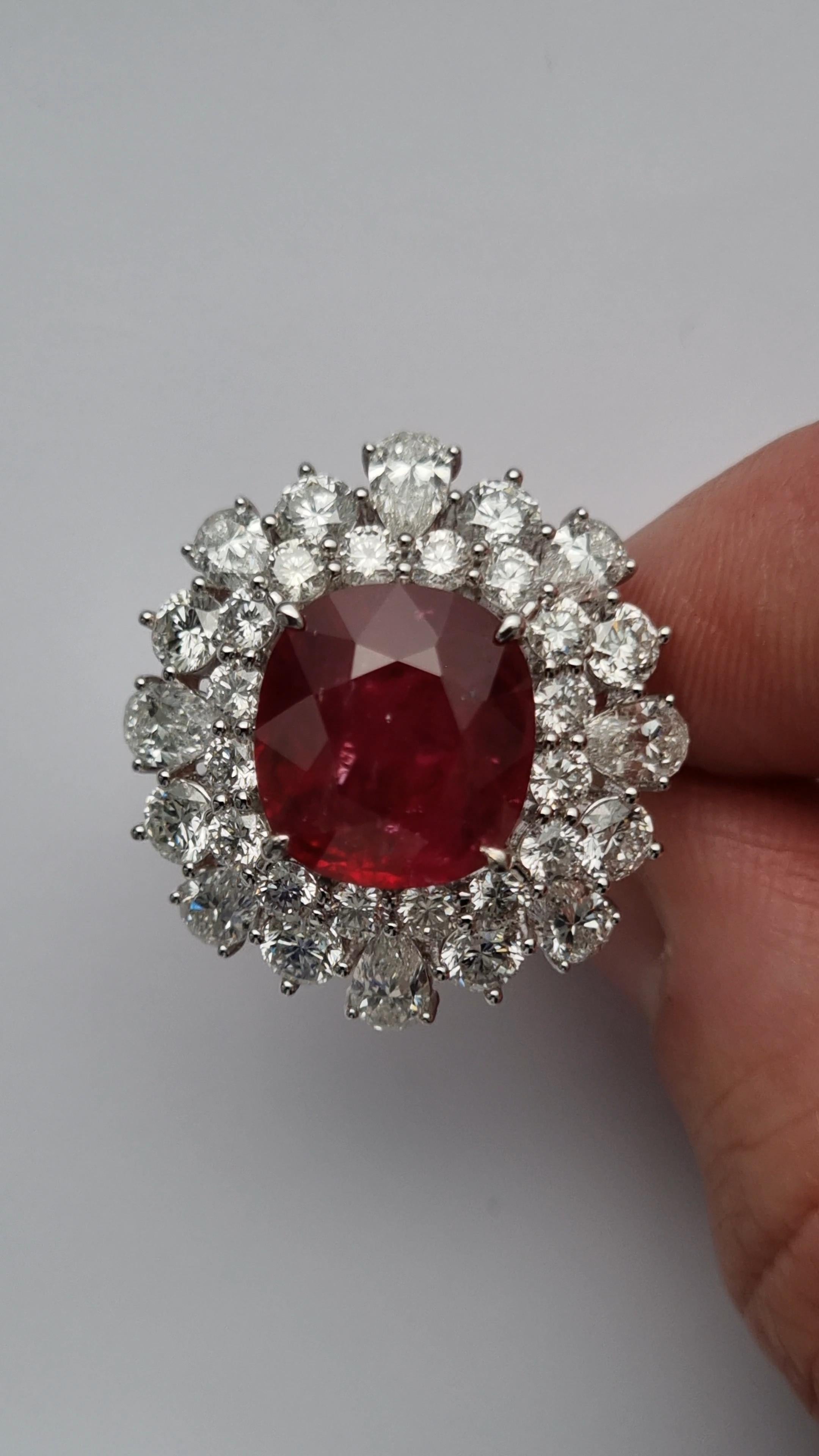 8ct Burmese Ruby & Diamond Ring In New Condition For Sale In London, GB