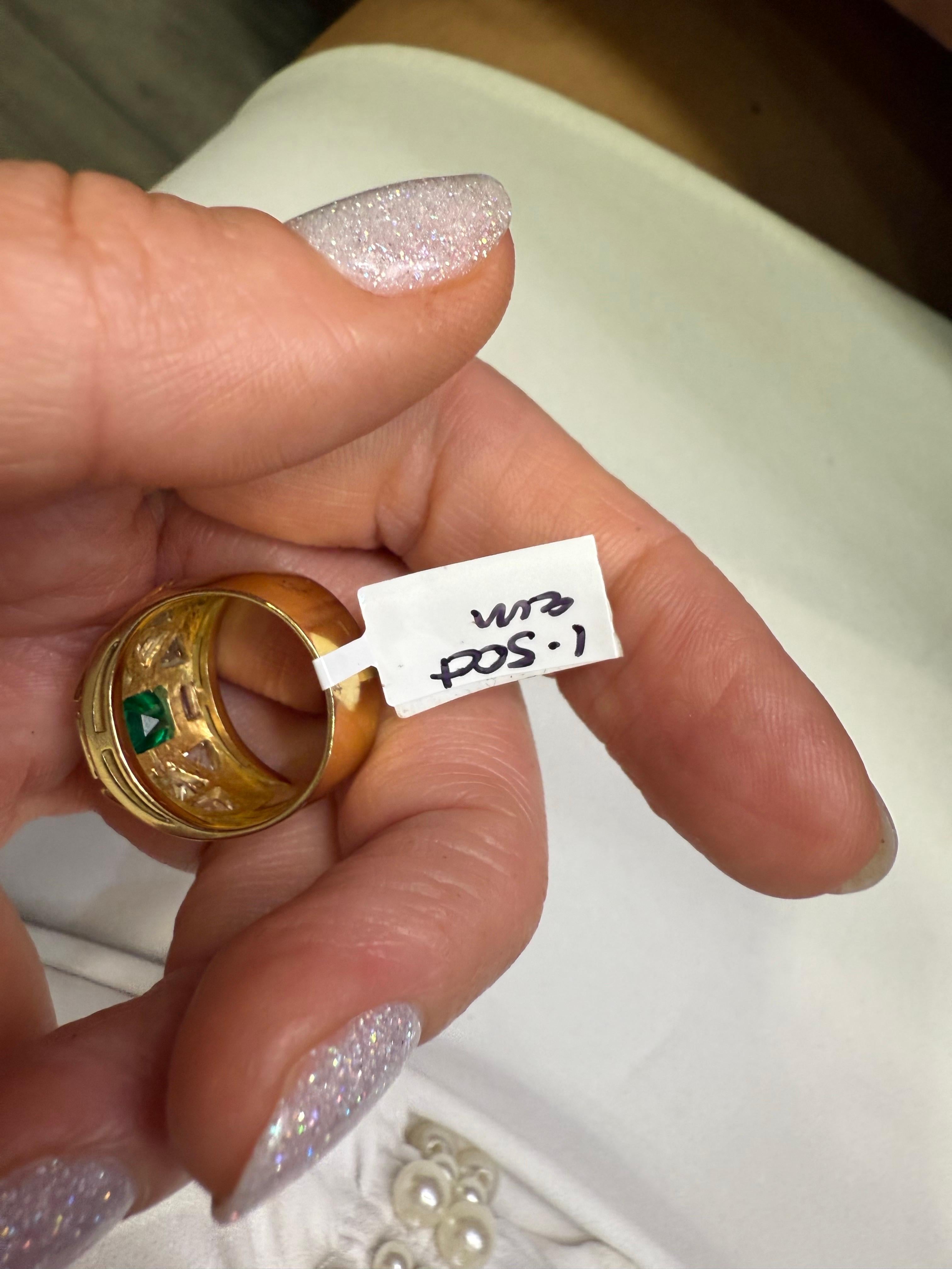 Bague 8ct diamant et émeraude or jaune 18KT en vente 6