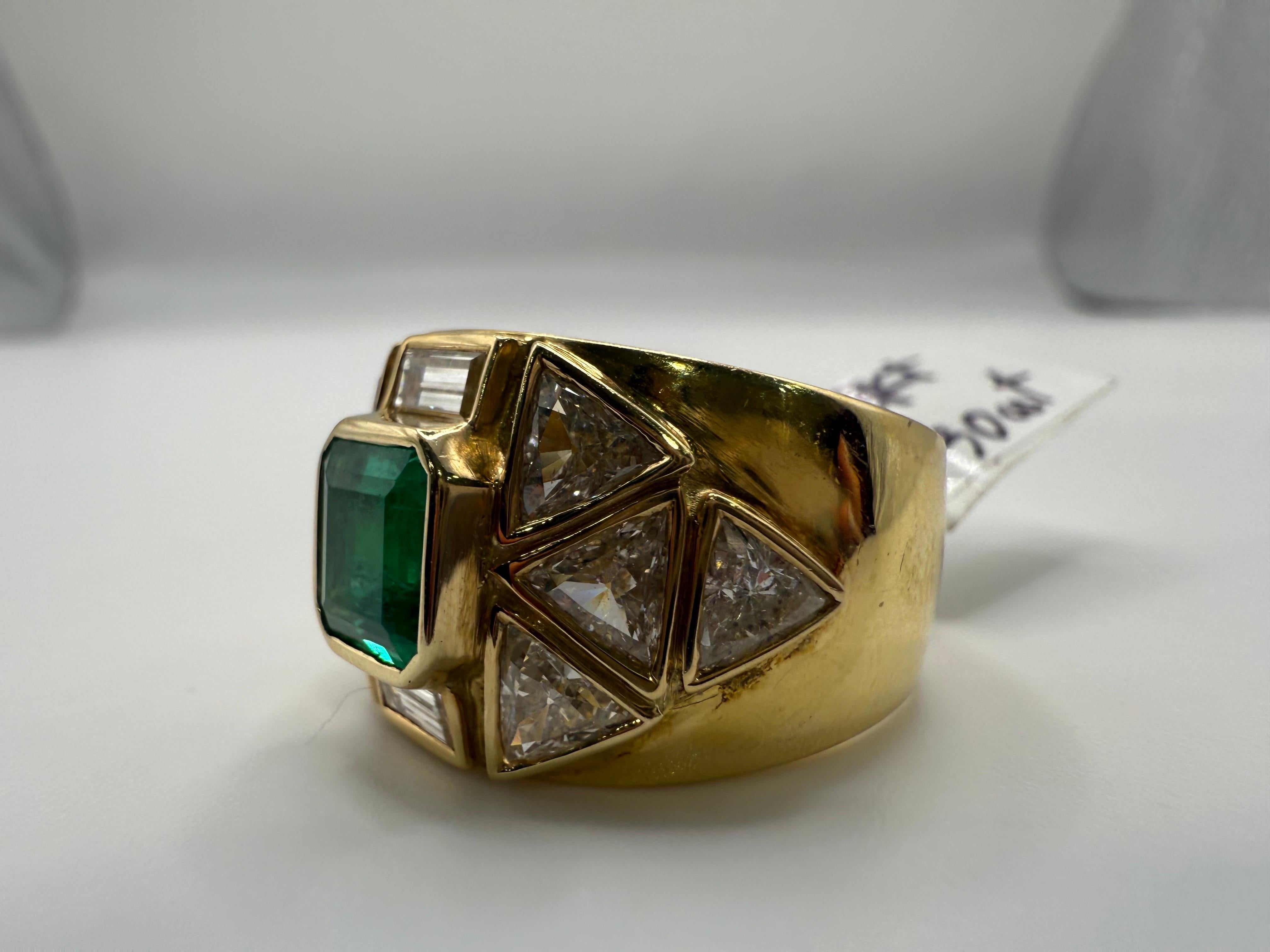 Bague 8ct diamant et émeraude or jaune 18KT Neuf - En vente à Boca Raton, FL