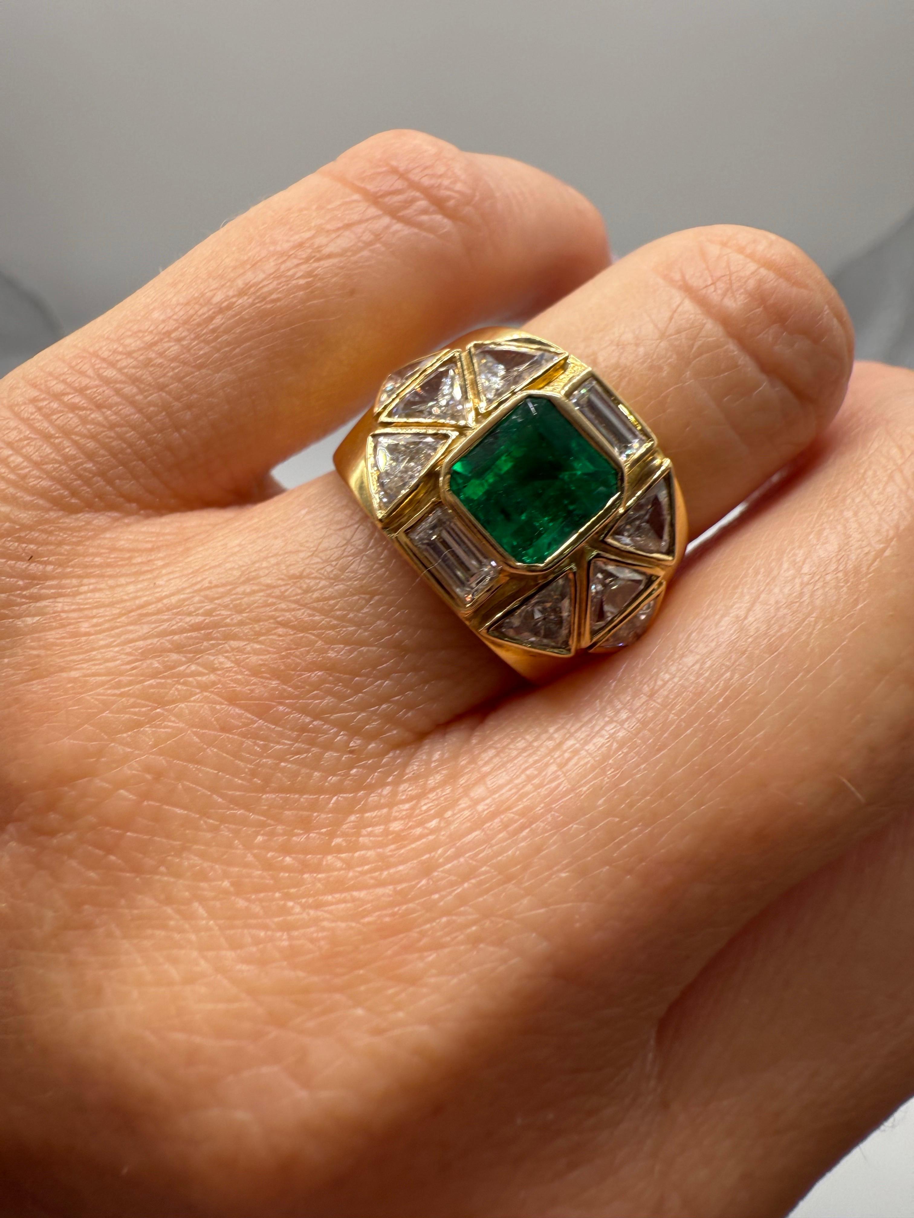 Bague 8ct diamant et émeraude or jaune 18KT en vente 1