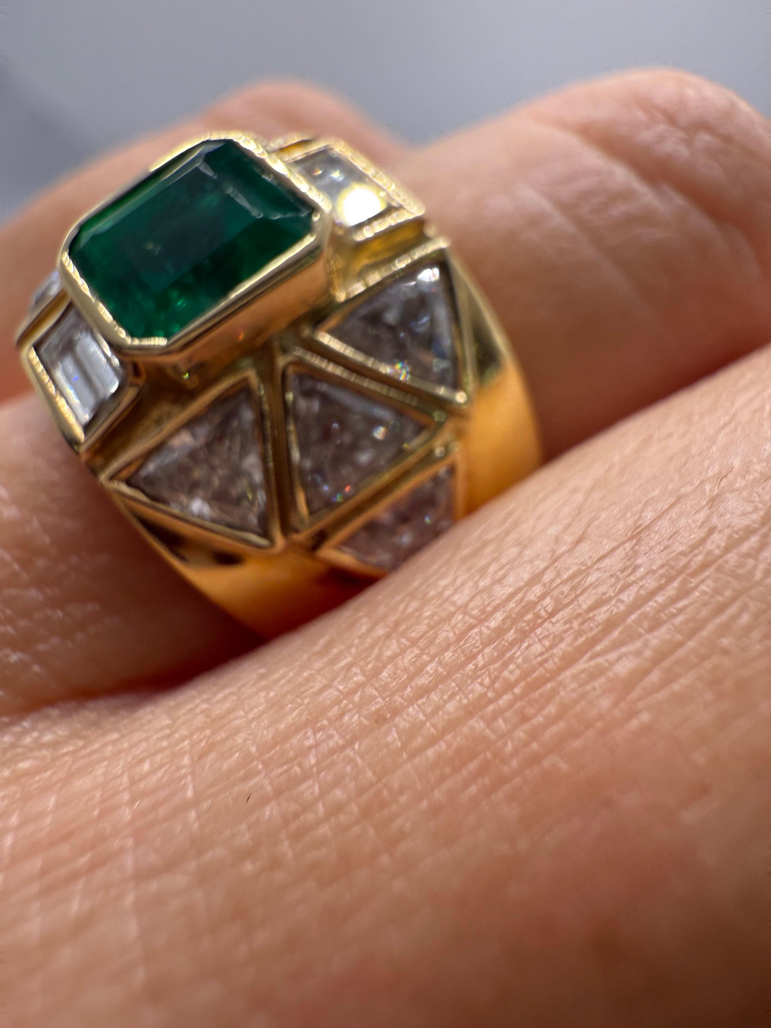 Bague 8ct diamant et émeraude or jaune 18KT en vente 2