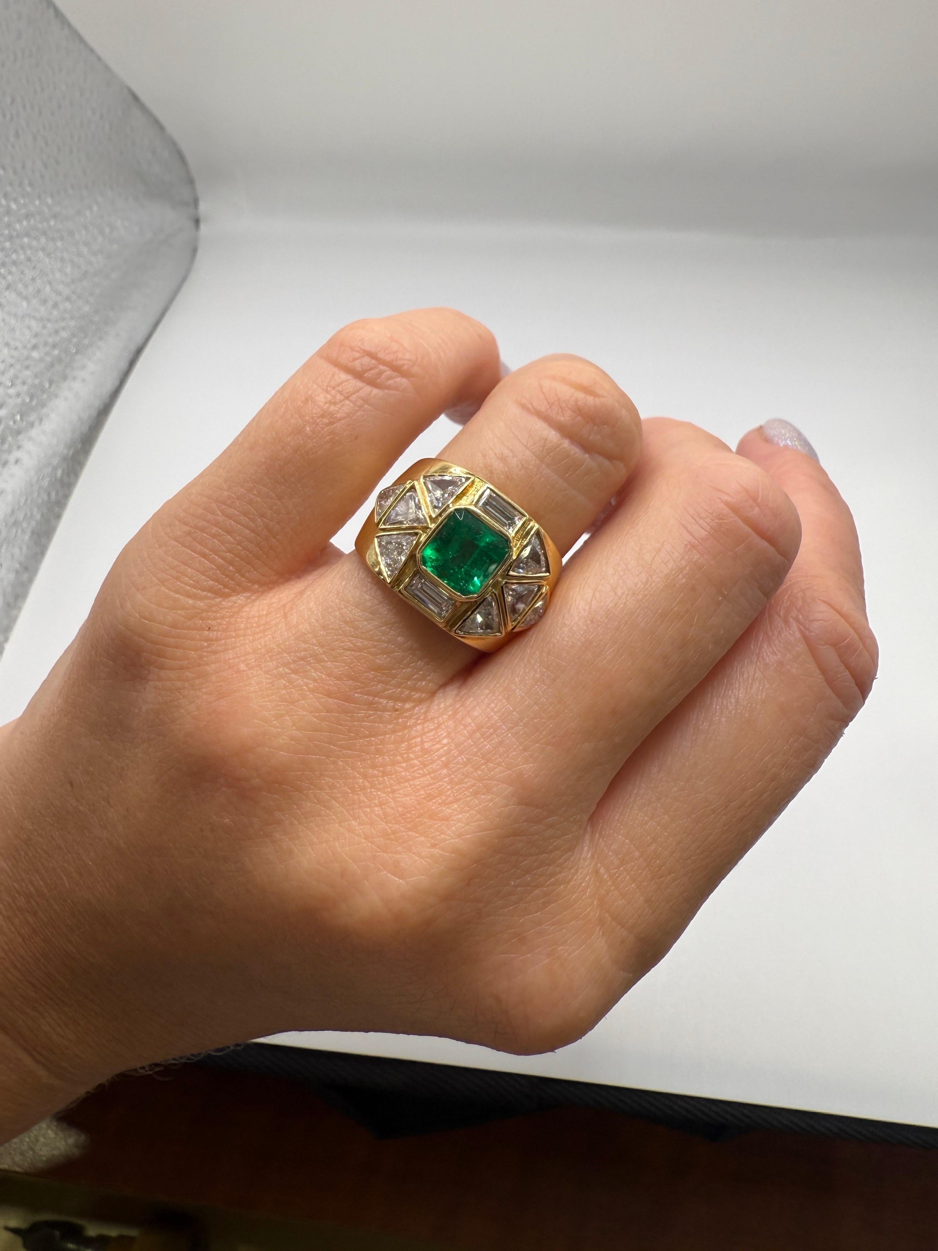 Bague 8ct diamant et émeraude or jaune 18KT en vente 4